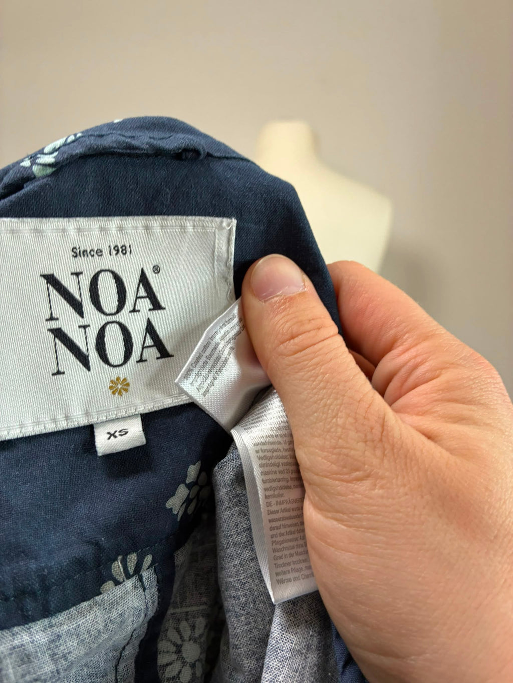 Noa Noa Mantel Größe XS in Dunkelblau mit floralem Muster