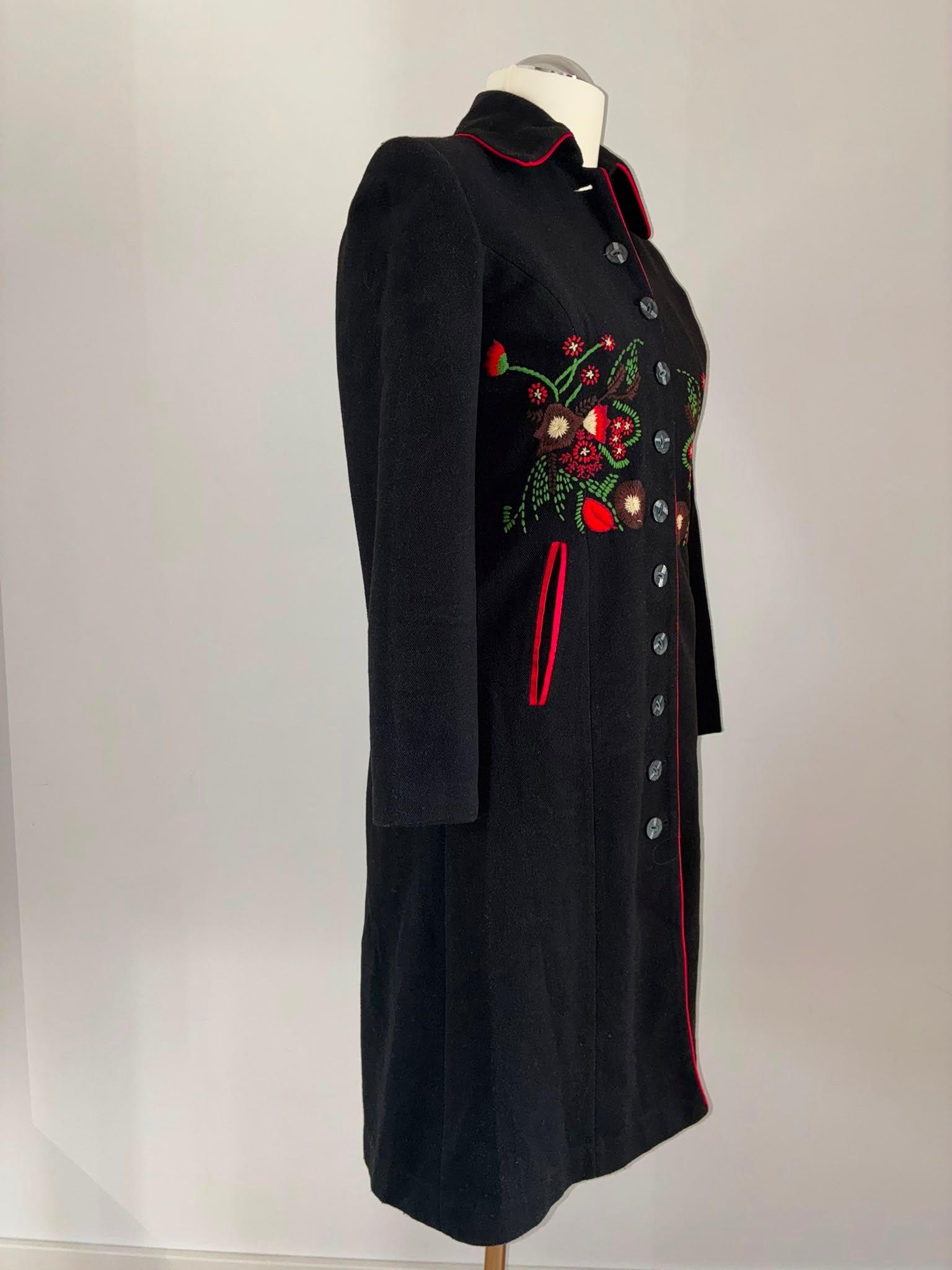Marc Jacobs Mantel Größe M aus Wolle mit floraler Stickerei