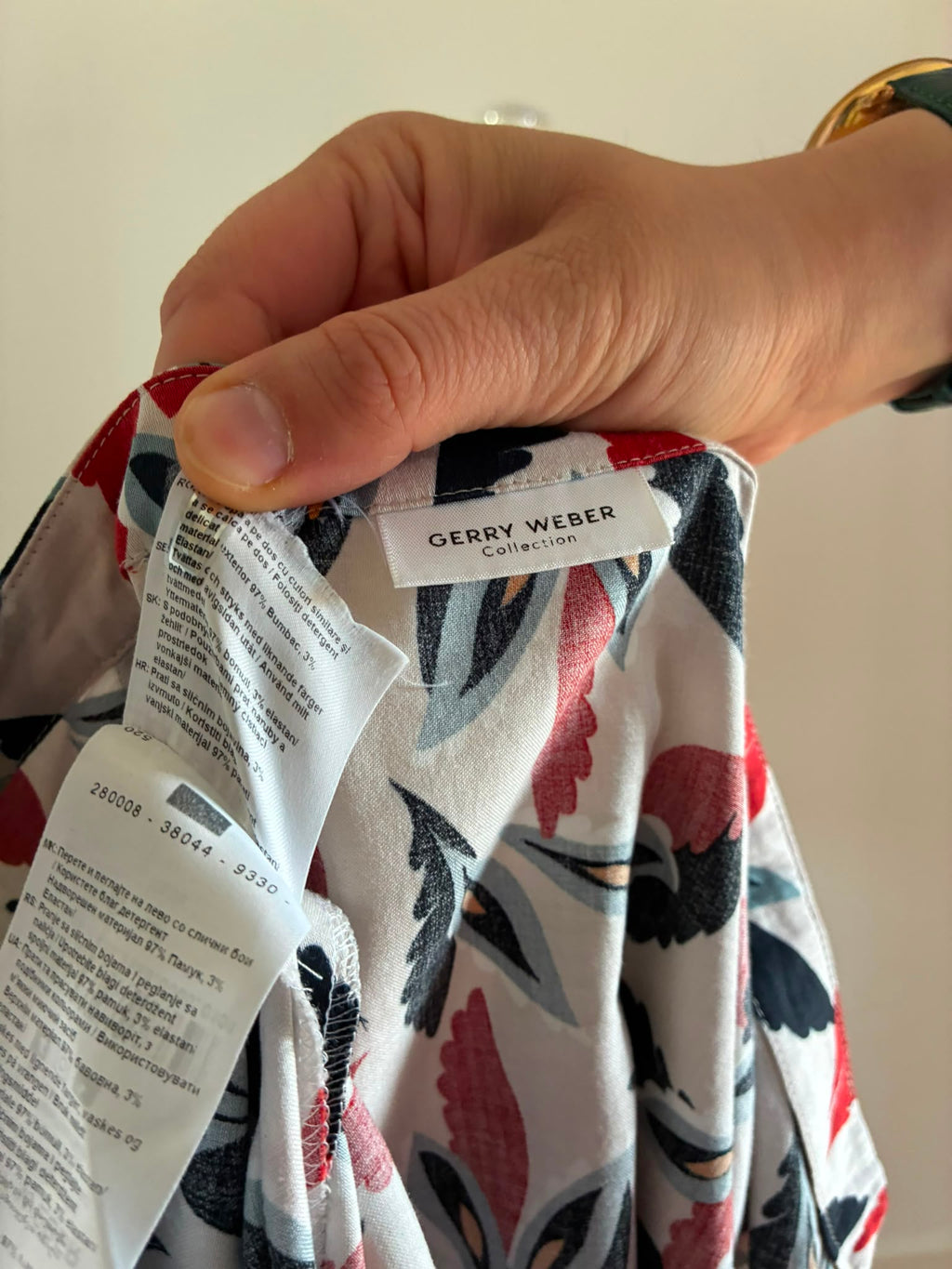 Gerry Weber Kleid mit Blättermuster in Rot und Dunkelblau