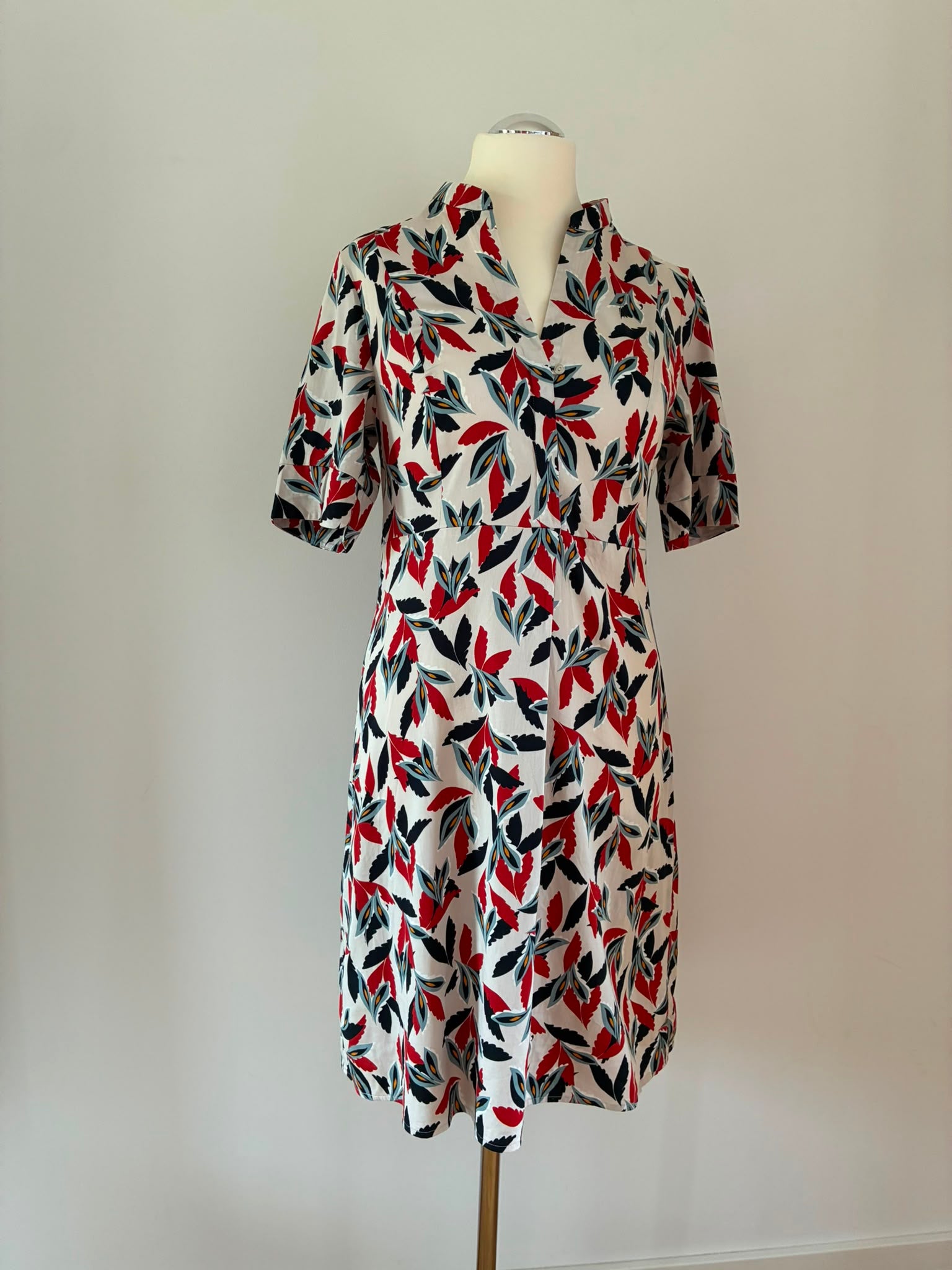 Gerry Weber Kleid mit Blättermuster in Rot und Dunkelblau