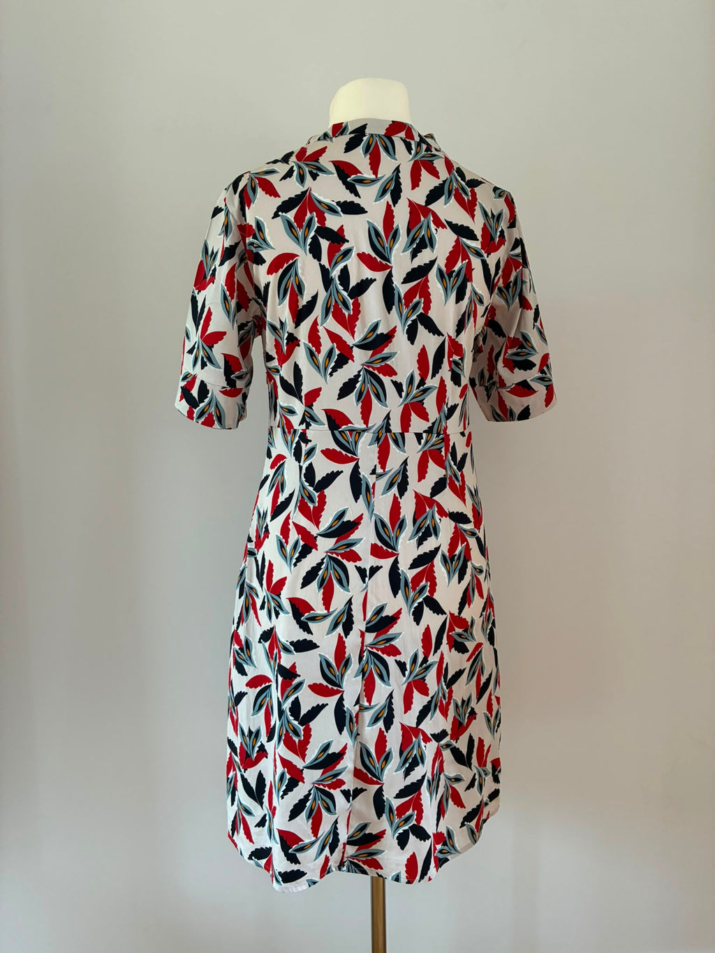 Gerry Weber Kleid mit Blättermuster in Rot und Dunkelblau
