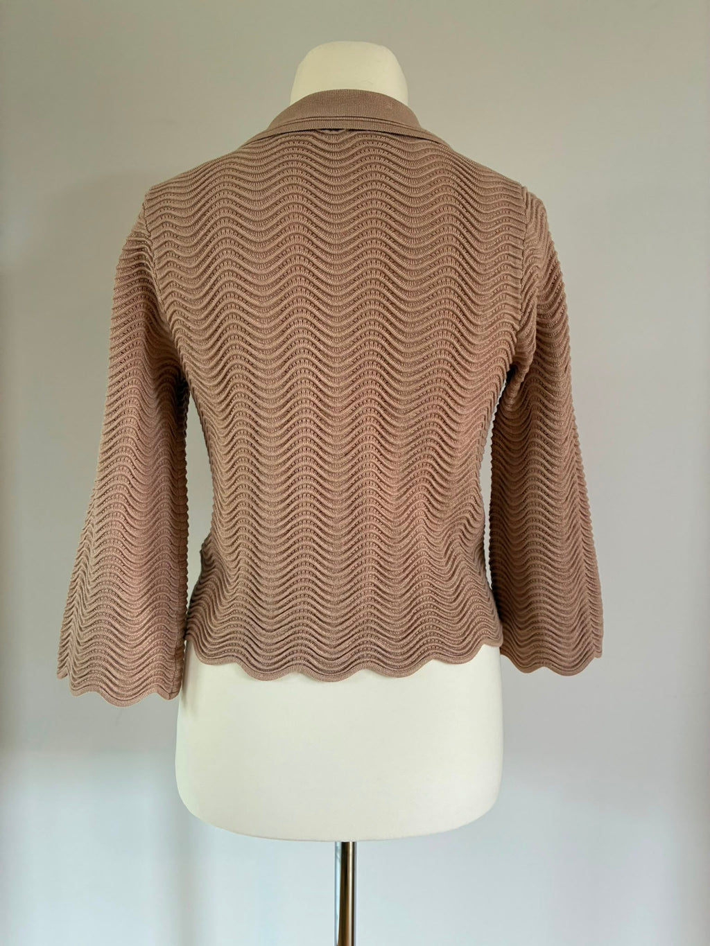 Cyrus Feinstrick-Polo Größe S in Beige-Rosé mit Schmuckknöpfen