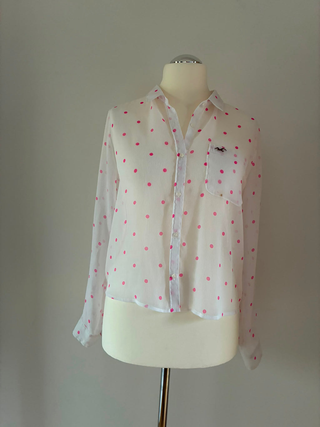 Hollister Bluse Größe M in Weiß mit pinken Punkten