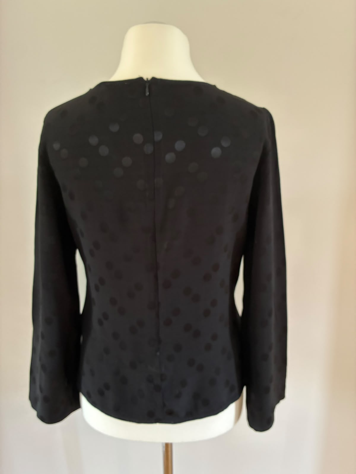 mint&berry Blusenshirt in Schwarz mit Knotendetail und Punkten