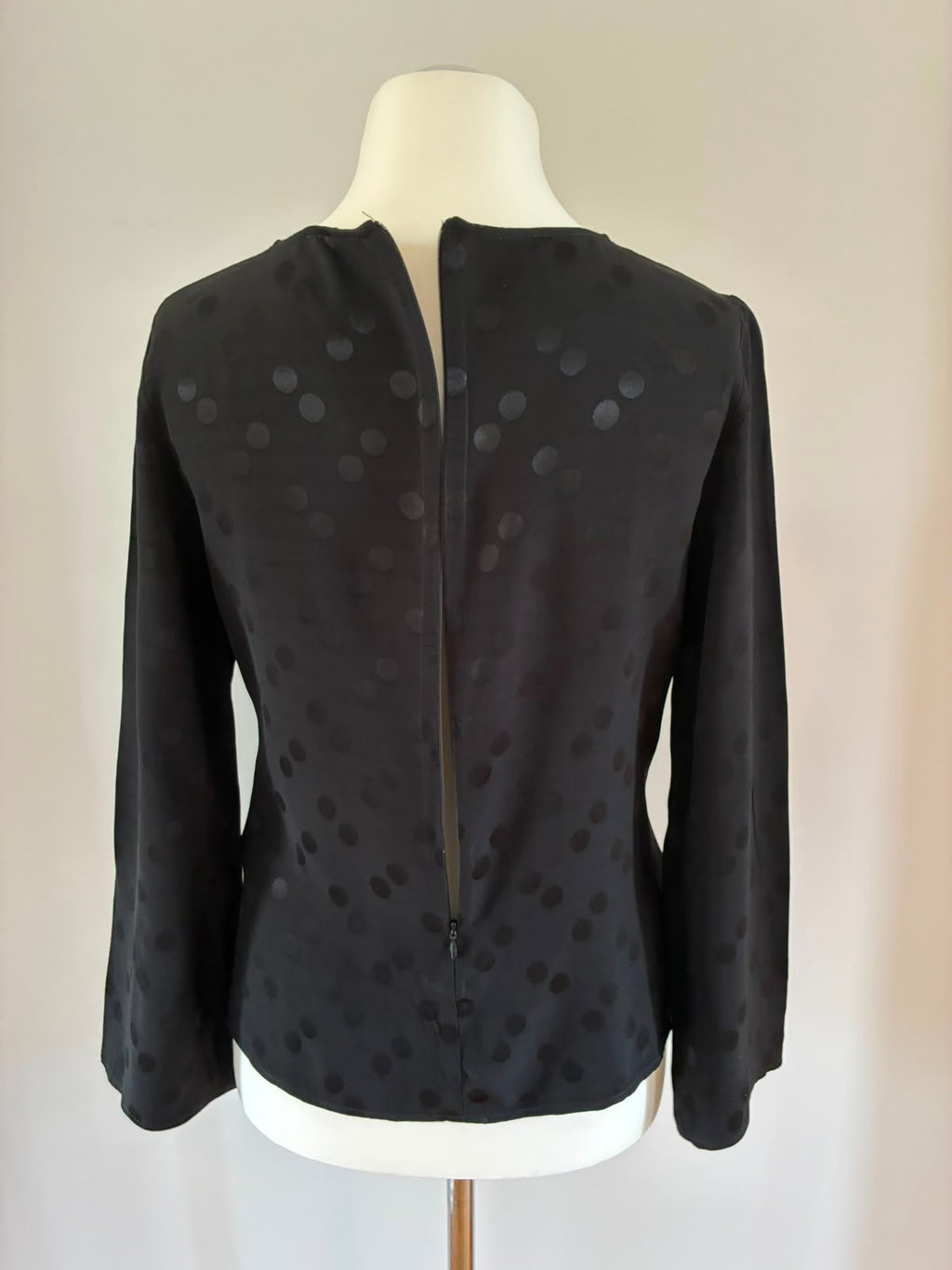 mint&berry Blusenshirt in Schwarz mit Knotendetail und Punkten