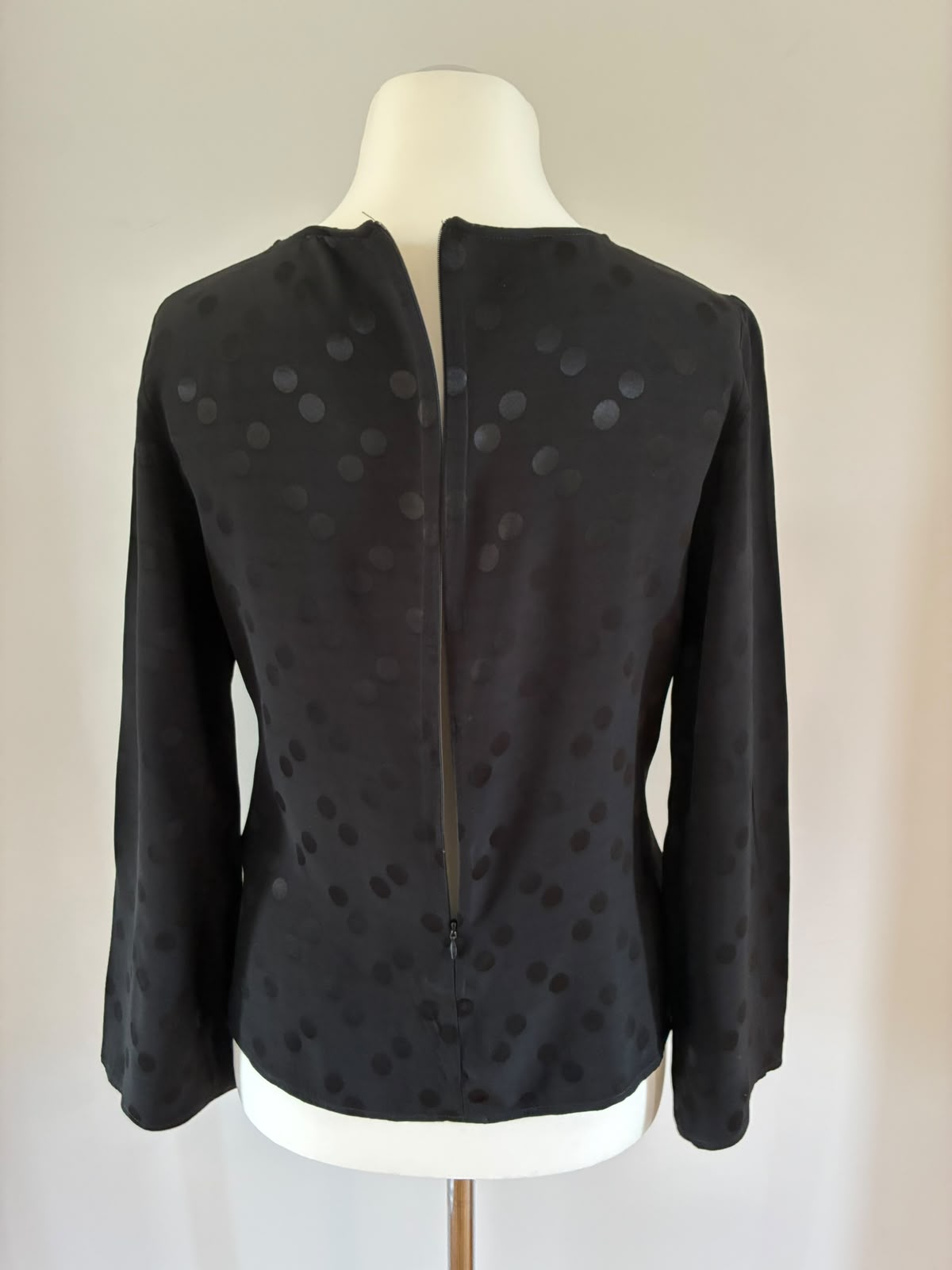 mint&berry Blusenshirt in Schwarz mit Knotendetail und Punkten