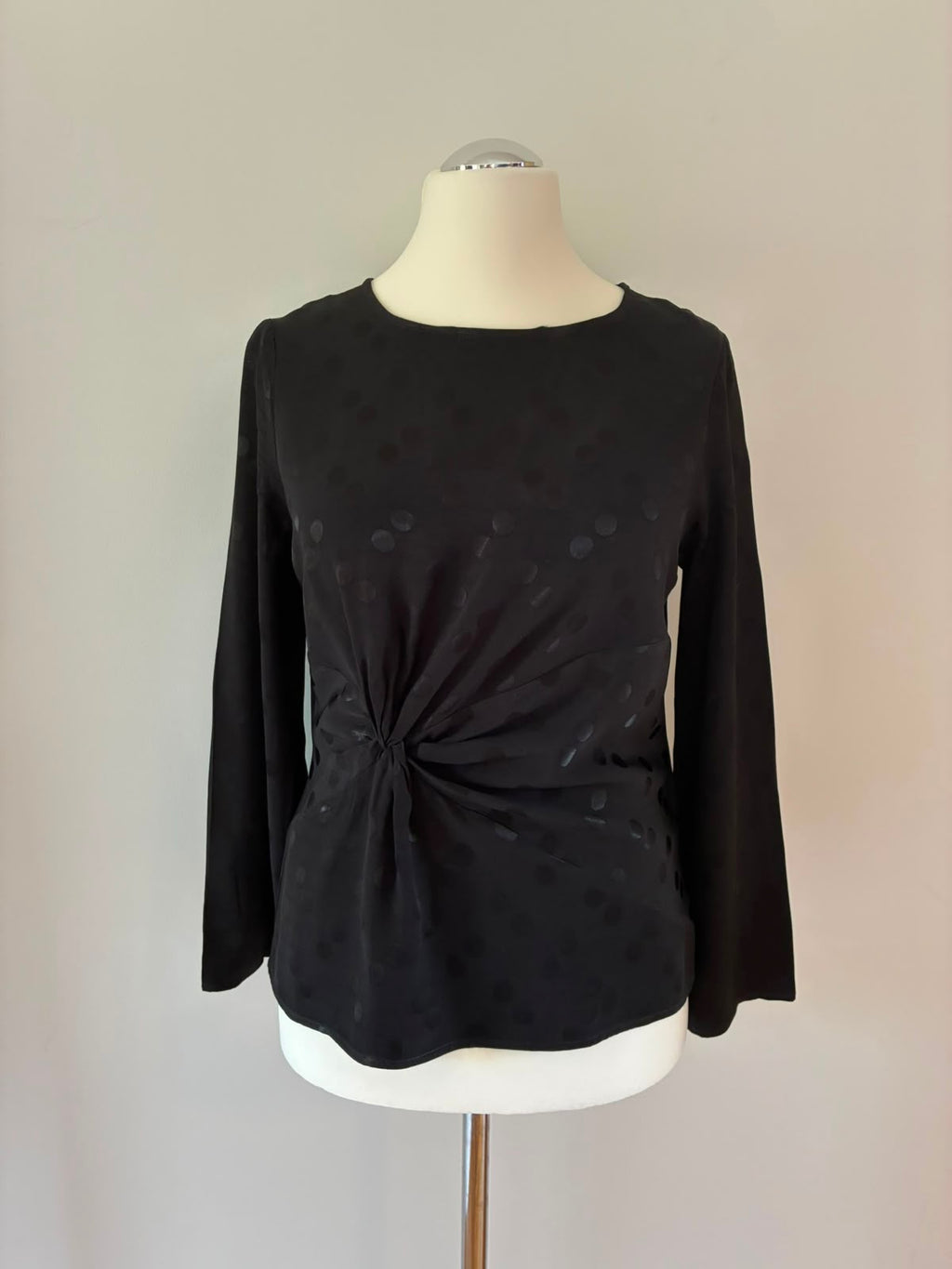 mint&berry Blusenshirt in Schwarz mit Knotendetail und Punkten