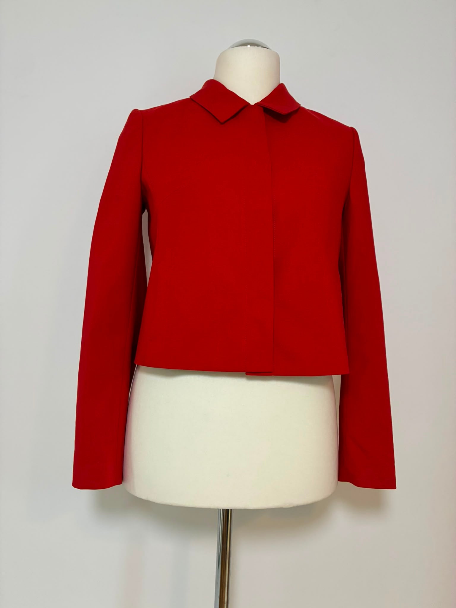 More & More Blazer Rot Gr. 36 – Kurz geschnitten, taillierte Kastenform