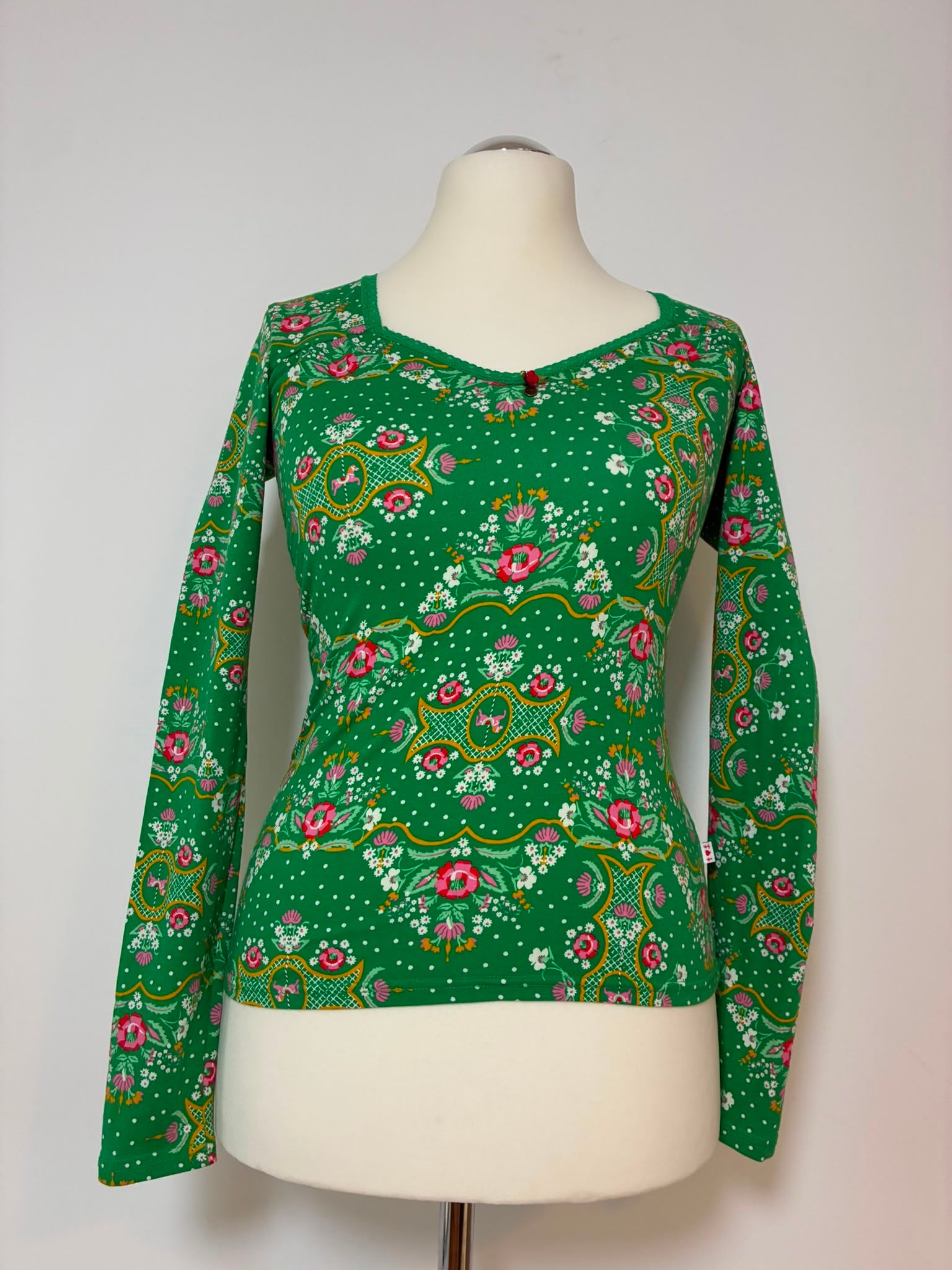 Blutsgeschwister Langarmshirt in Grün mit Blumenmuster aus Bio-Baumwolle