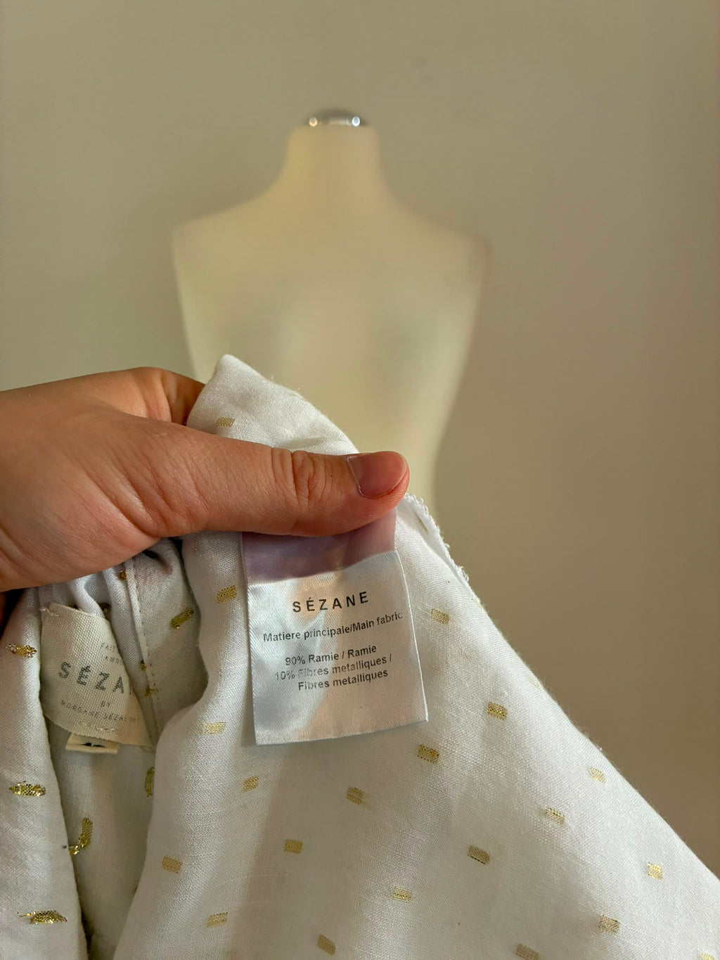Sézane Bluse aus Ramie in Ecru mit goldenen Details Größe 42