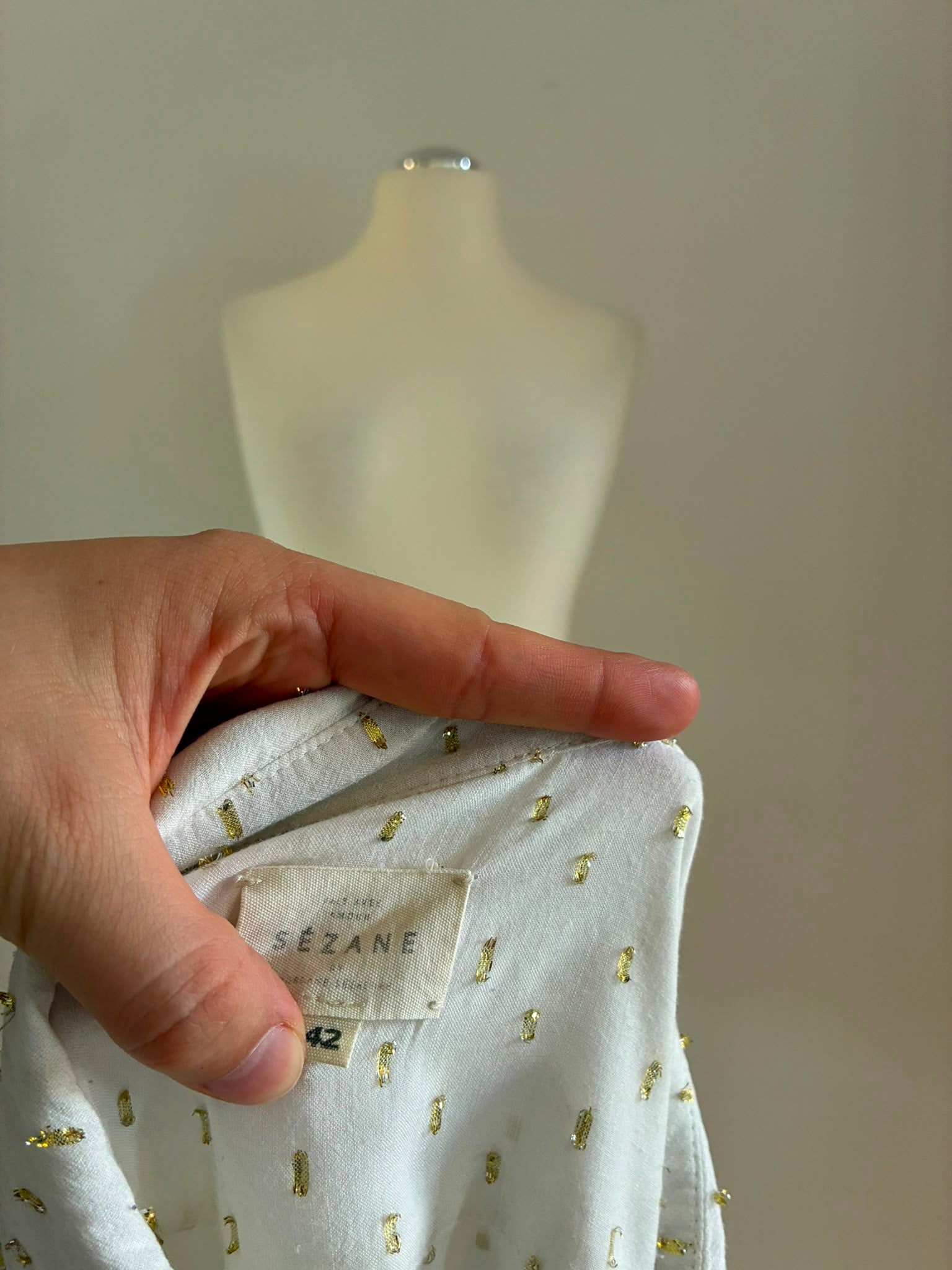Sézane Bluse aus Ramie in Ecru mit goldenen Details Größe 42