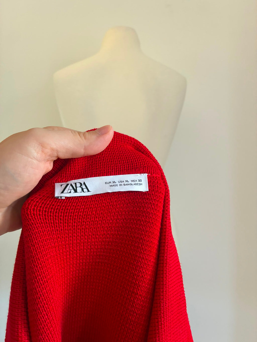 Zara Strickjacke in Rot mit goldenen Knöpfen Größe XL