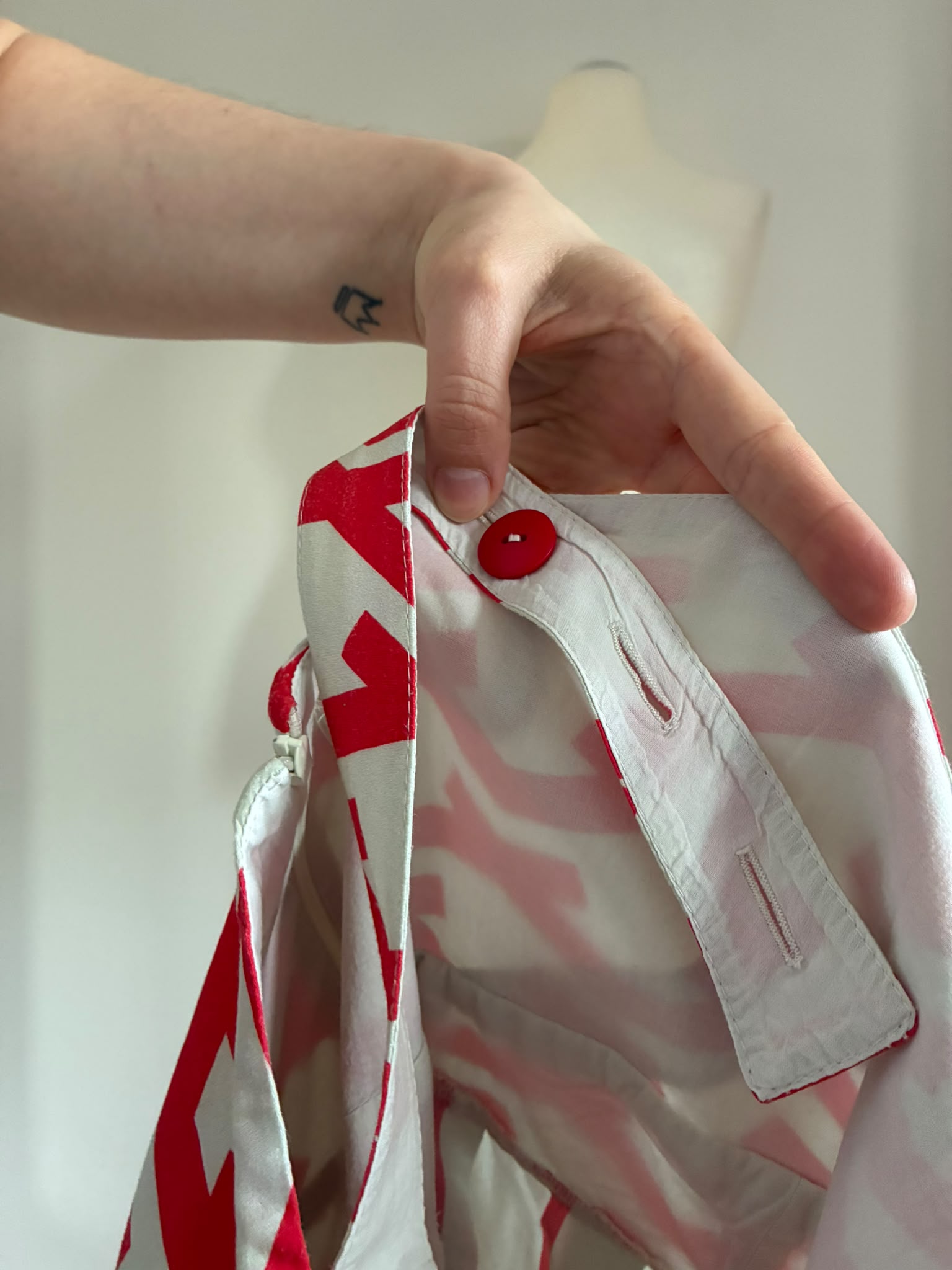 Palava Baumwollkleid in Rot Creme mit besonderem Print Größe 14
