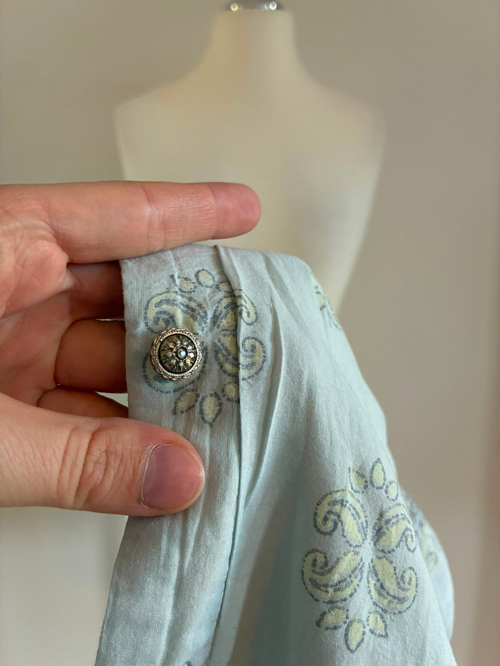 Noa Noa Bluse mit Stickerei und Volantärmeln Größe S