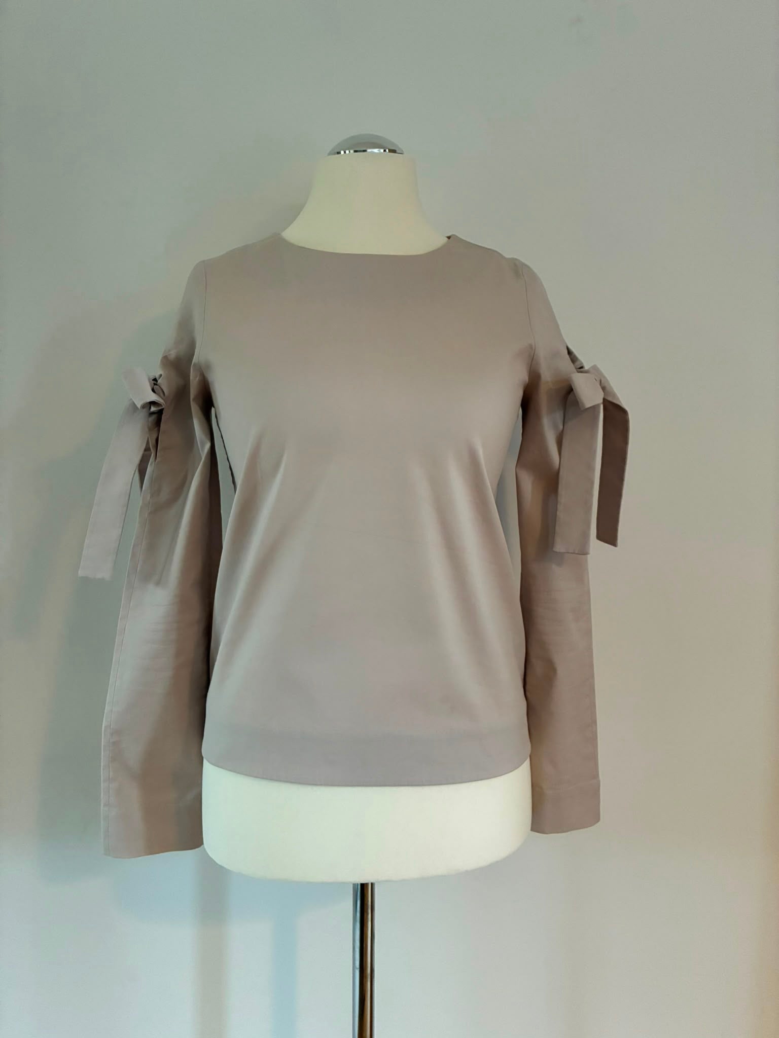 COS Bluse in Taupe mit Schleifenärmeln Größe 34