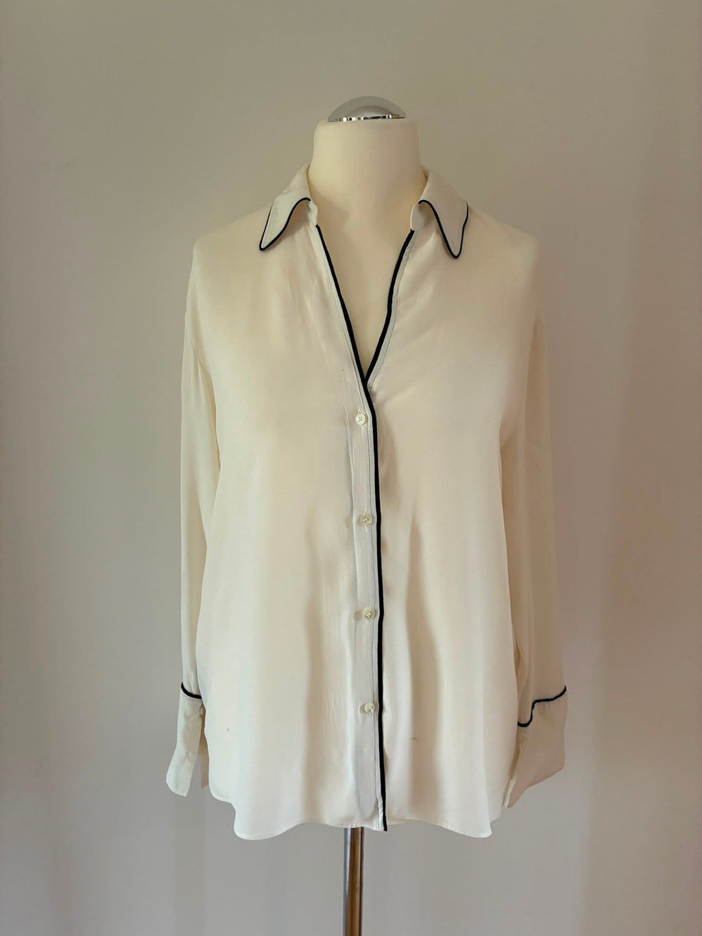 Mango Bluse aus Viskose in Offwhite mit schwarzen Details Größe XL