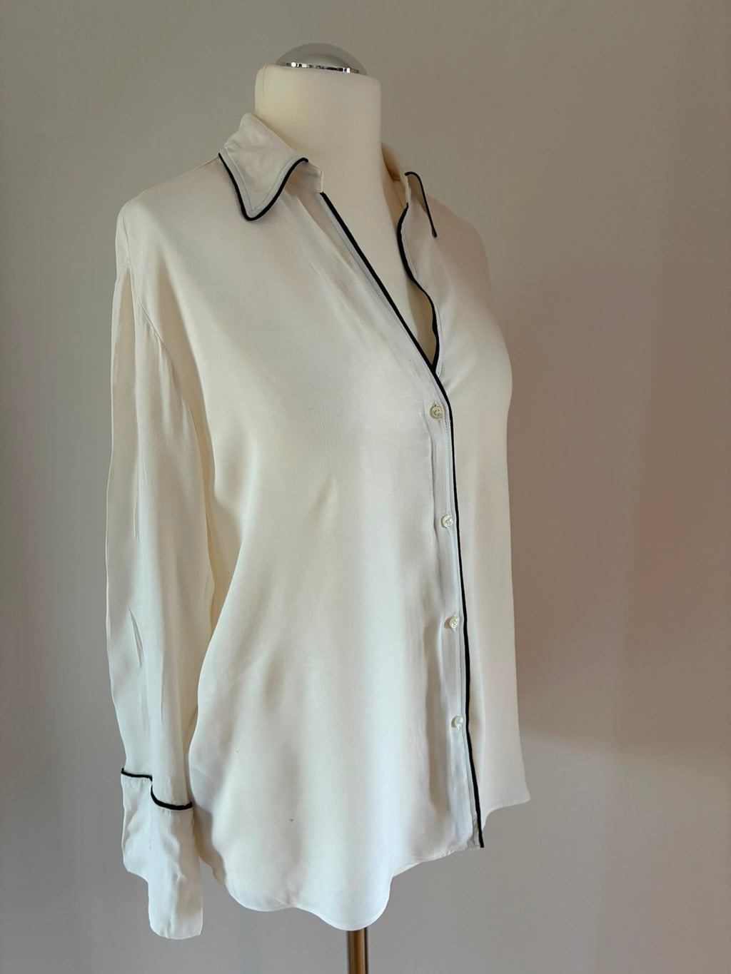 Mango Bluse aus Viskose in Offwhite mit schwarzen Details Größe XL