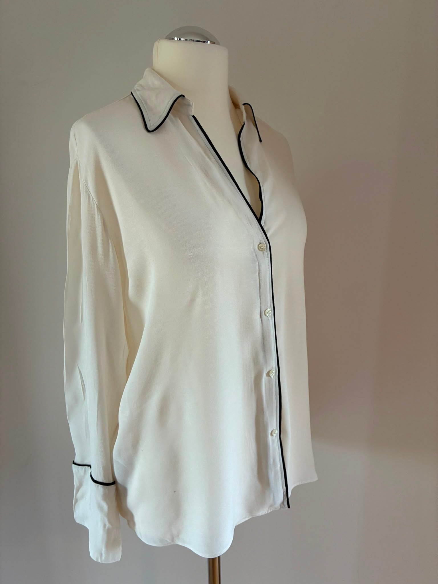Mango Bluse aus Viskose in Offwhite mit schwarzen Details Größe XL