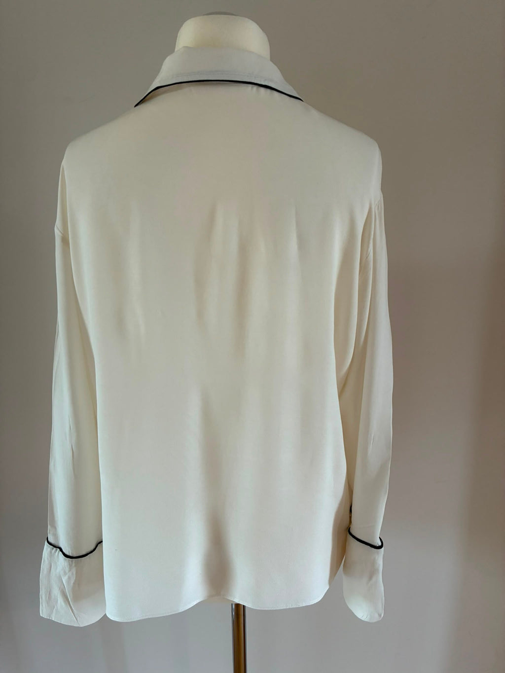 Mango Bluse aus Viskose in Offwhite mit schwarzen Details Größe XL