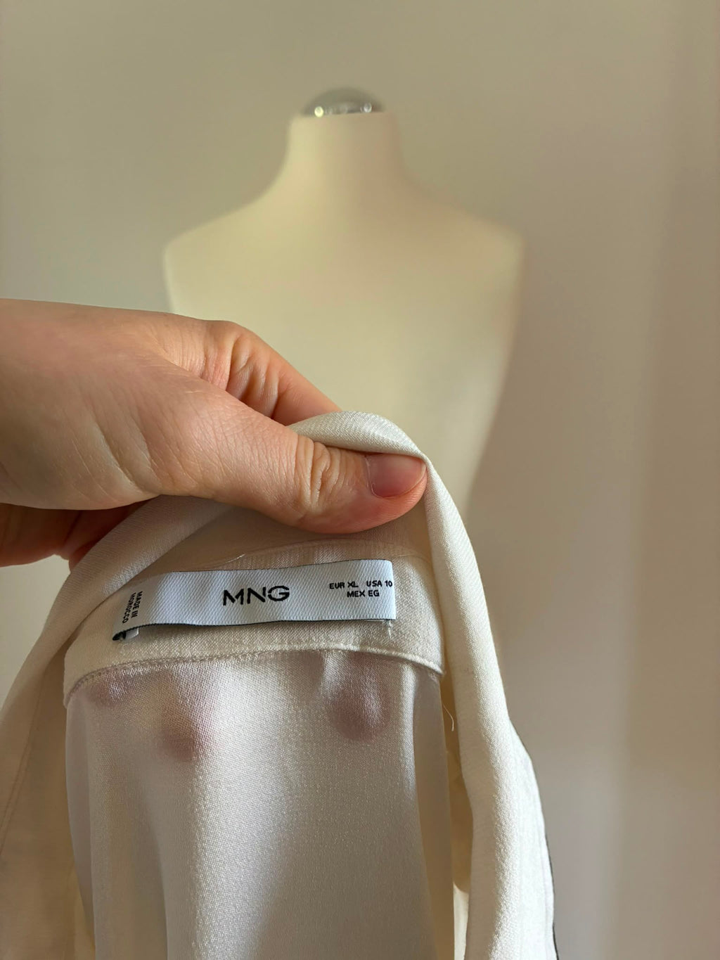 Mango Bluse aus Viskose in Offwhite mit schwarzen Details Größe XL