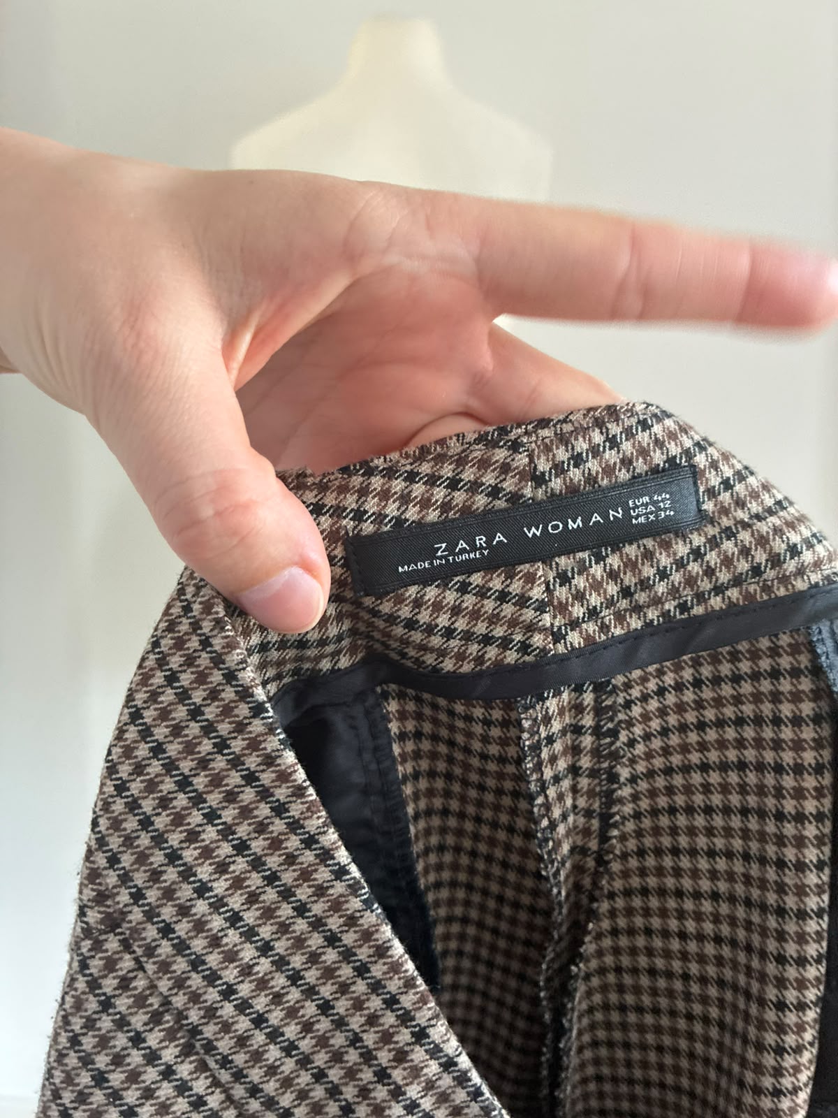 Zara Woman Karohose in Braun Beige Größe 44