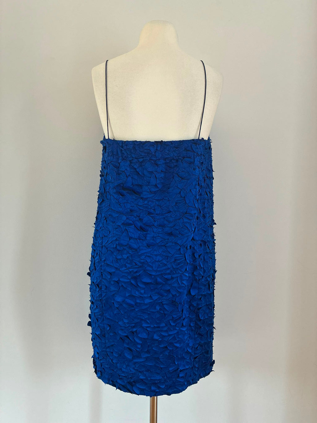 COS Kleid in Kobaltblau mit 3D Applikationen Größe 42