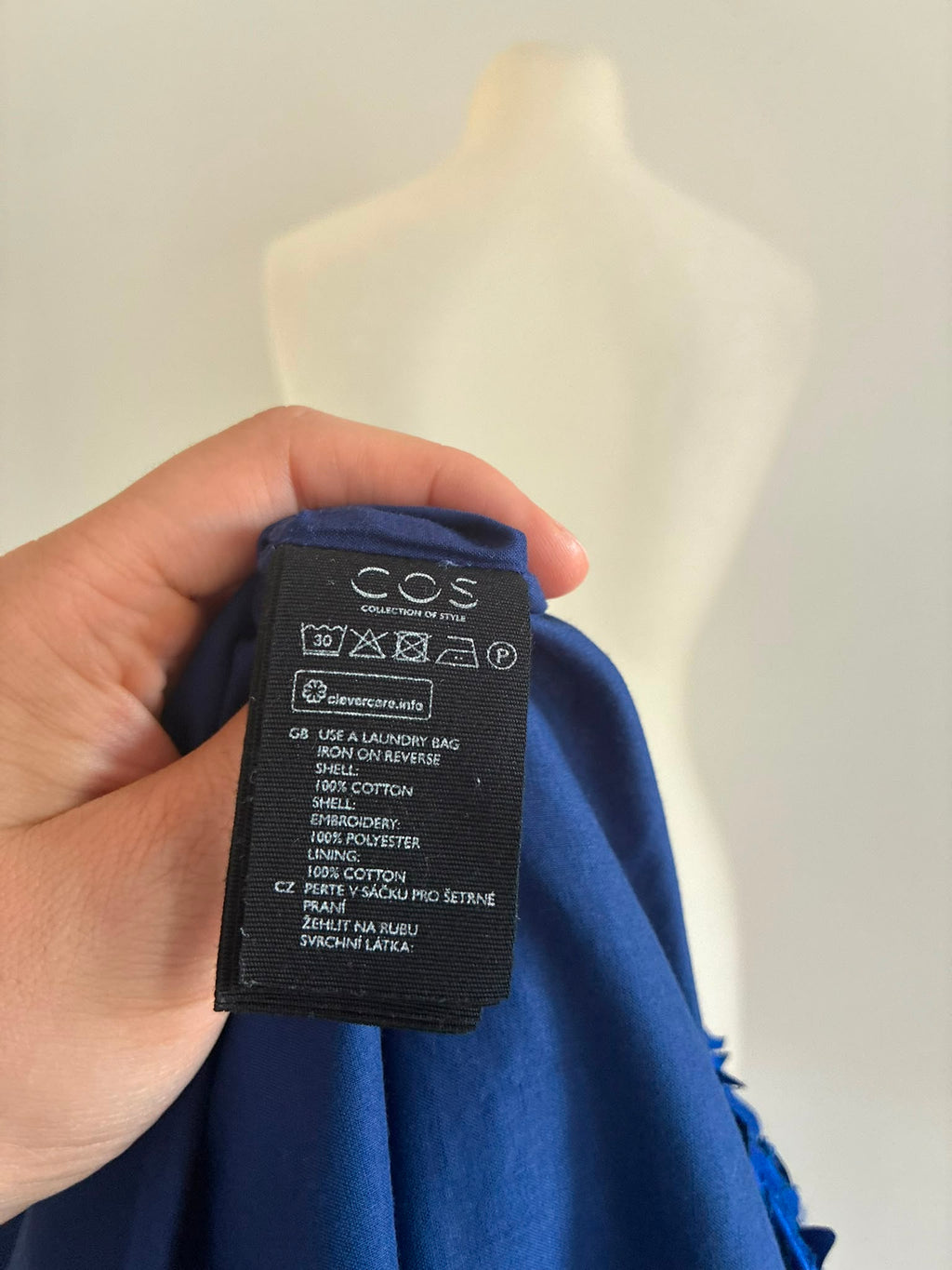 COS Kleid in Kobaltblau mit 3D Applikationen Größe 42