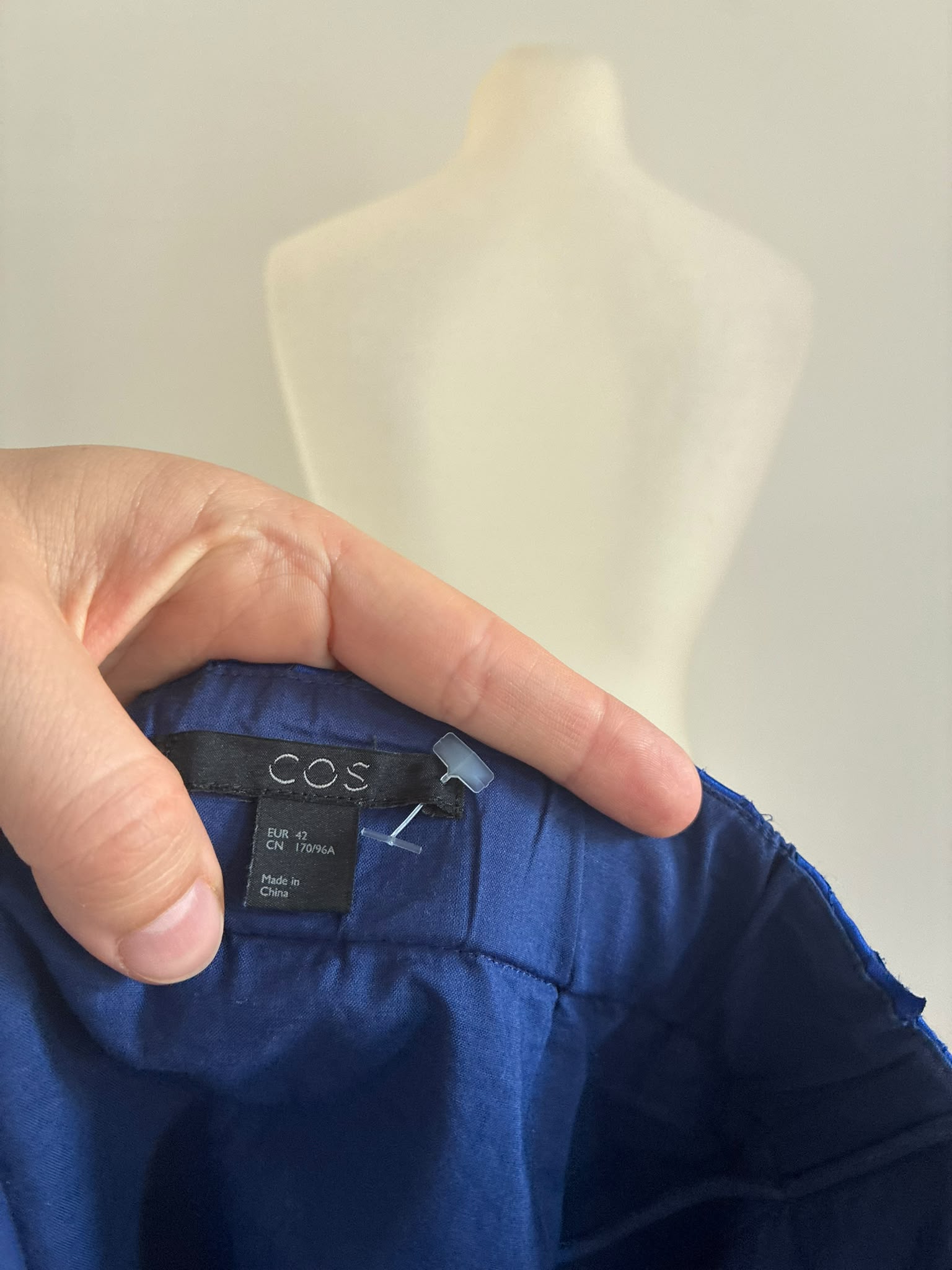 COS Kleid in Kobaltblau mit 3D Applikationen Größe 42