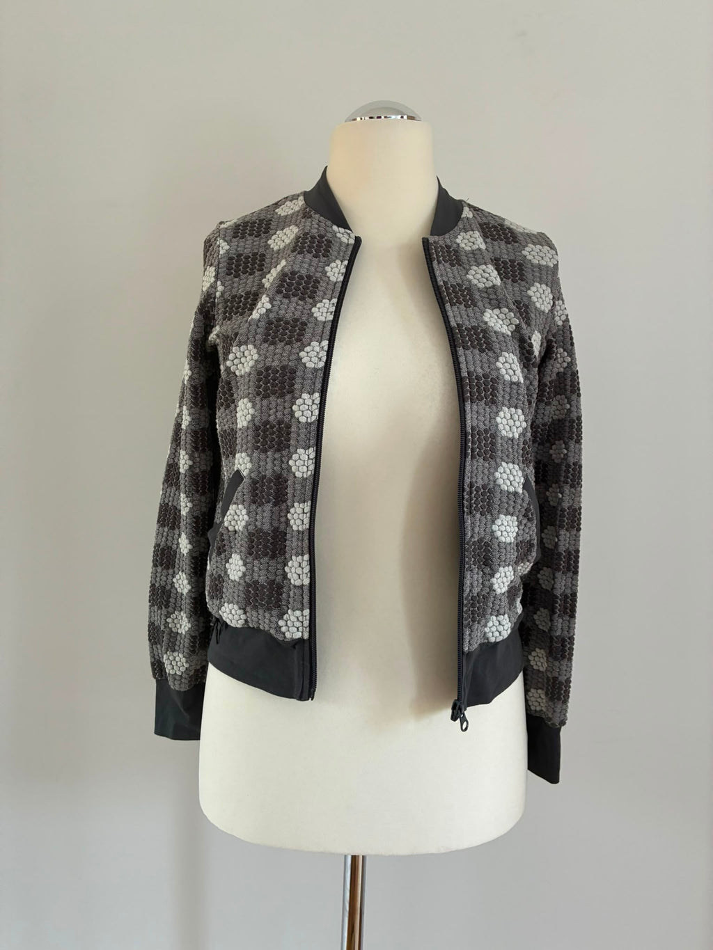 Blutsgeschwister Blouson Jacke mit Strukturmuster Größe S