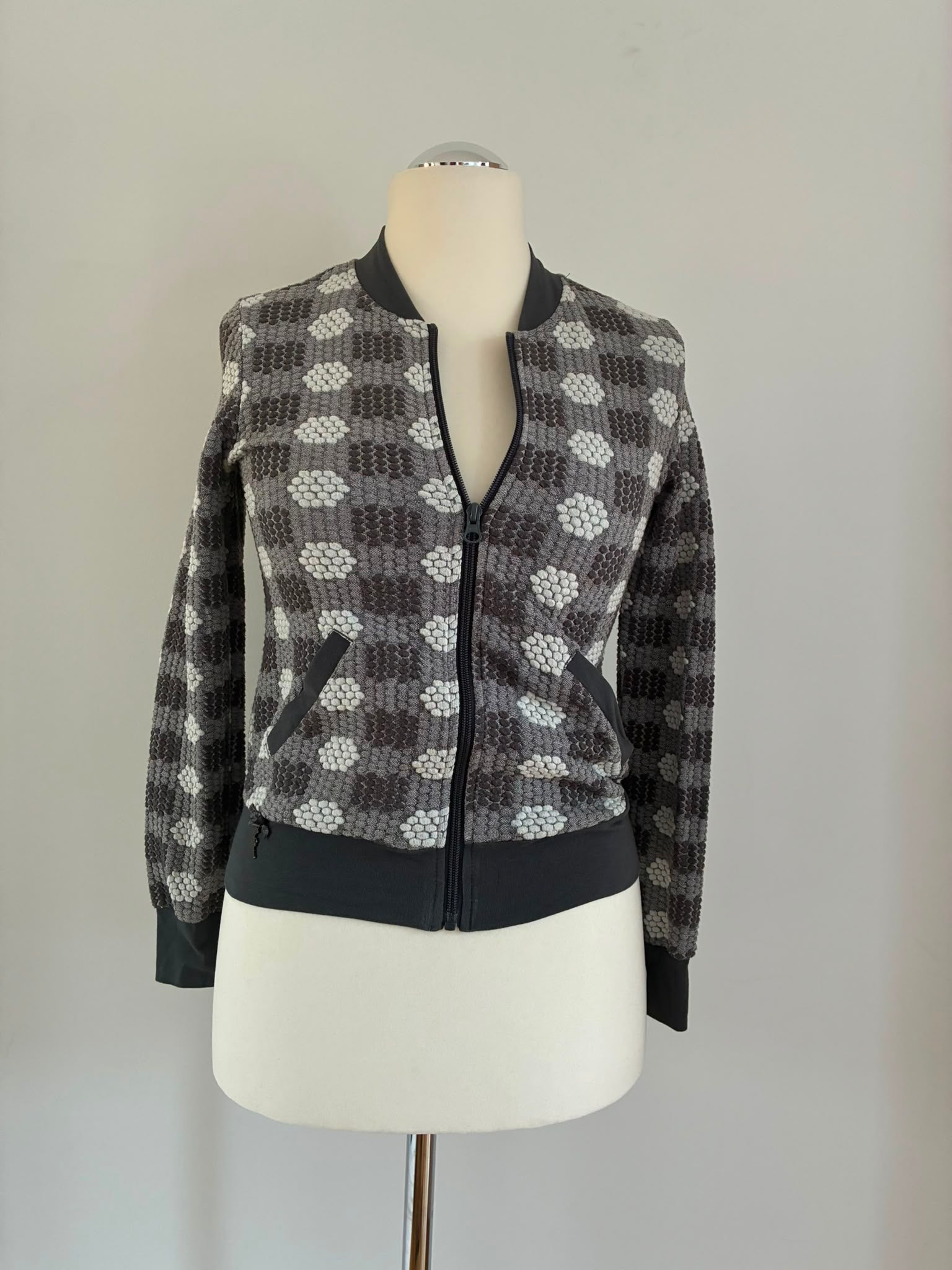 Blutsgeschwister Blouson Jacke mit Strukturmuster Größe S