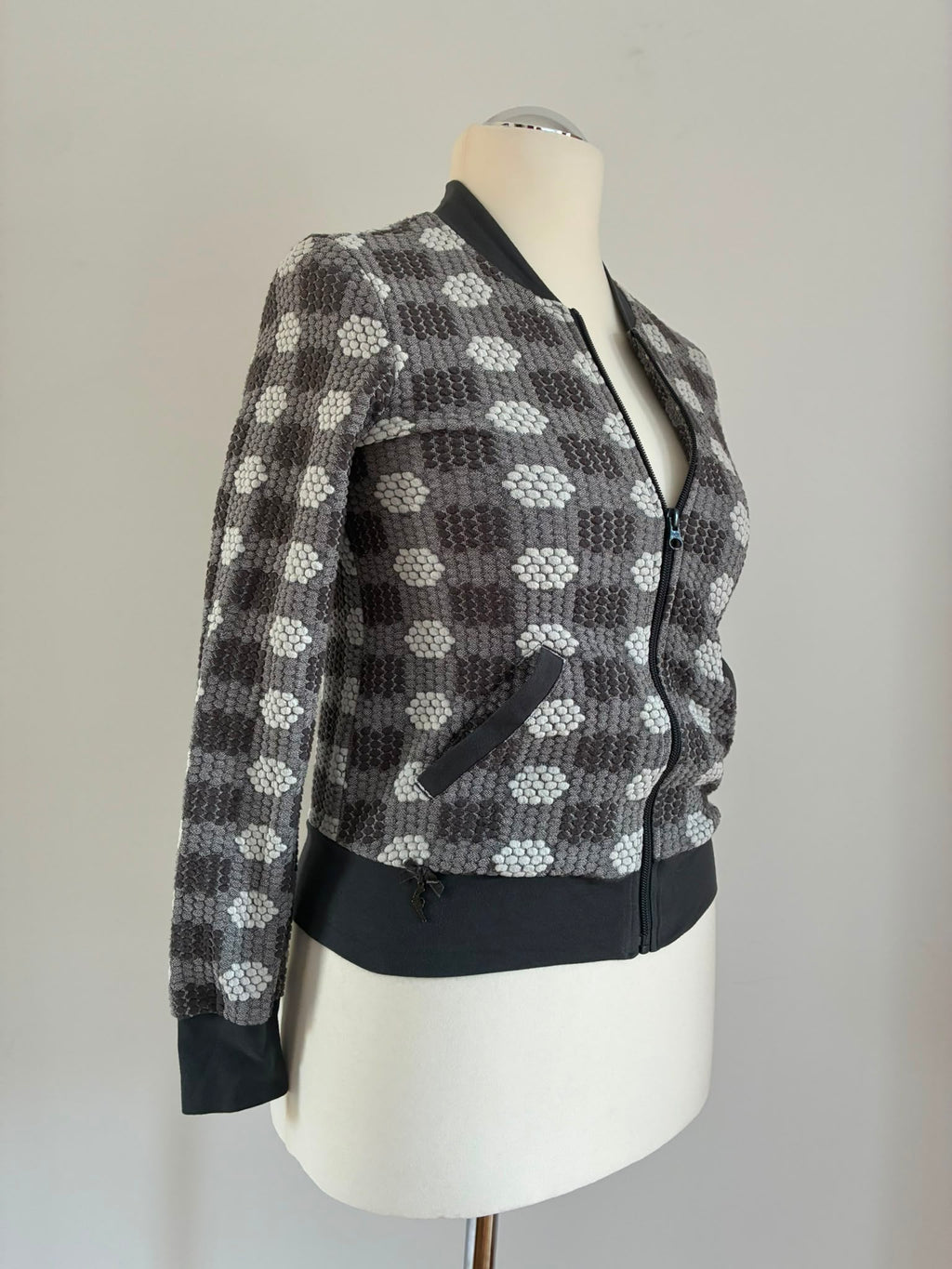 Blutsgeschwister Blouson Jacke mit Strukturmuster Größe S