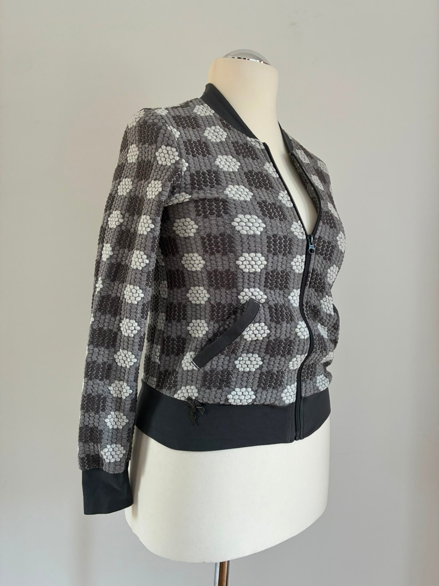 Blutsgeschwister Blouson Jacke mit Strukturmuster Größe S