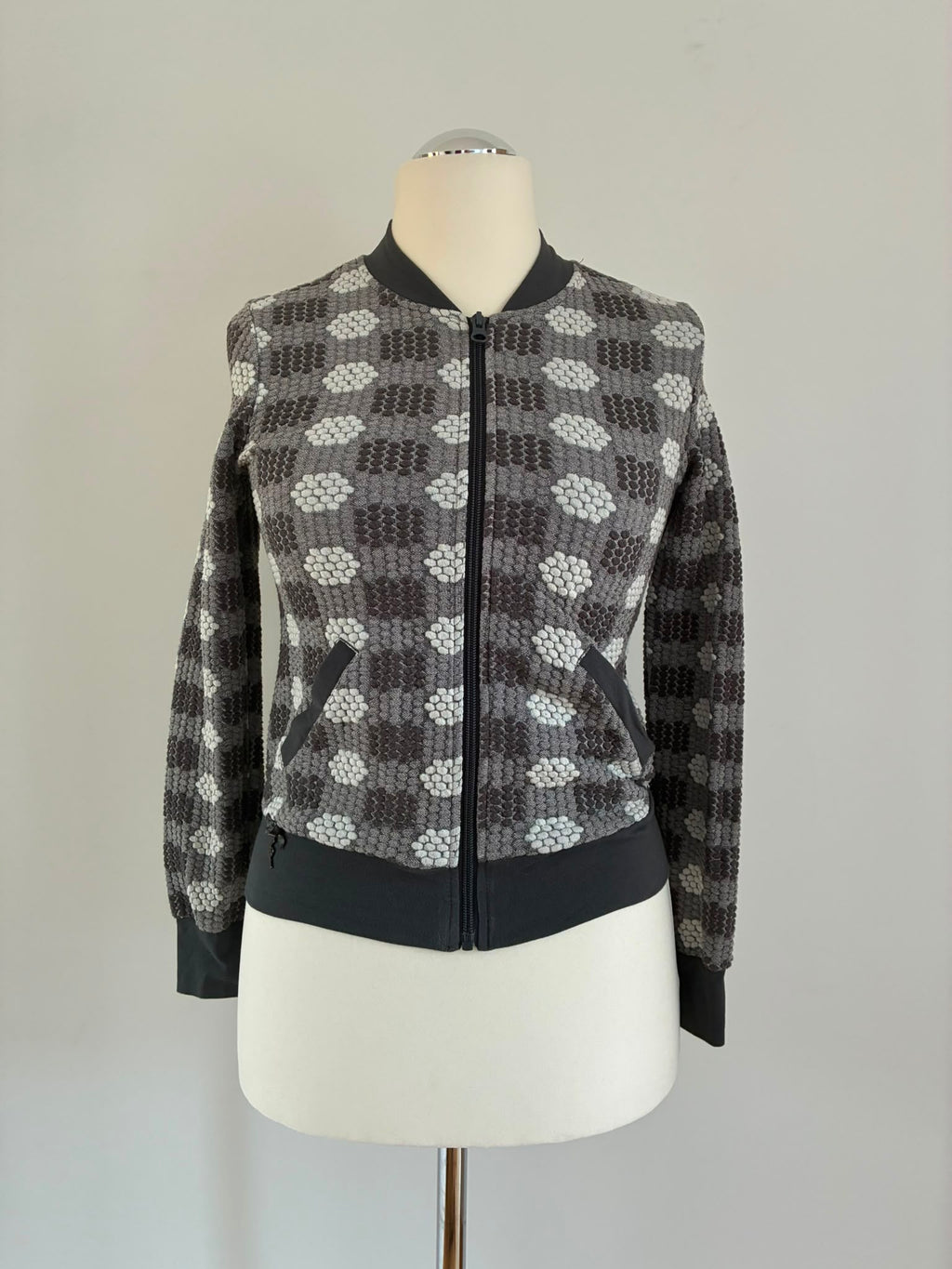 Blutsgeschwister Blouson Jacke mit Strukturmuster Größe S