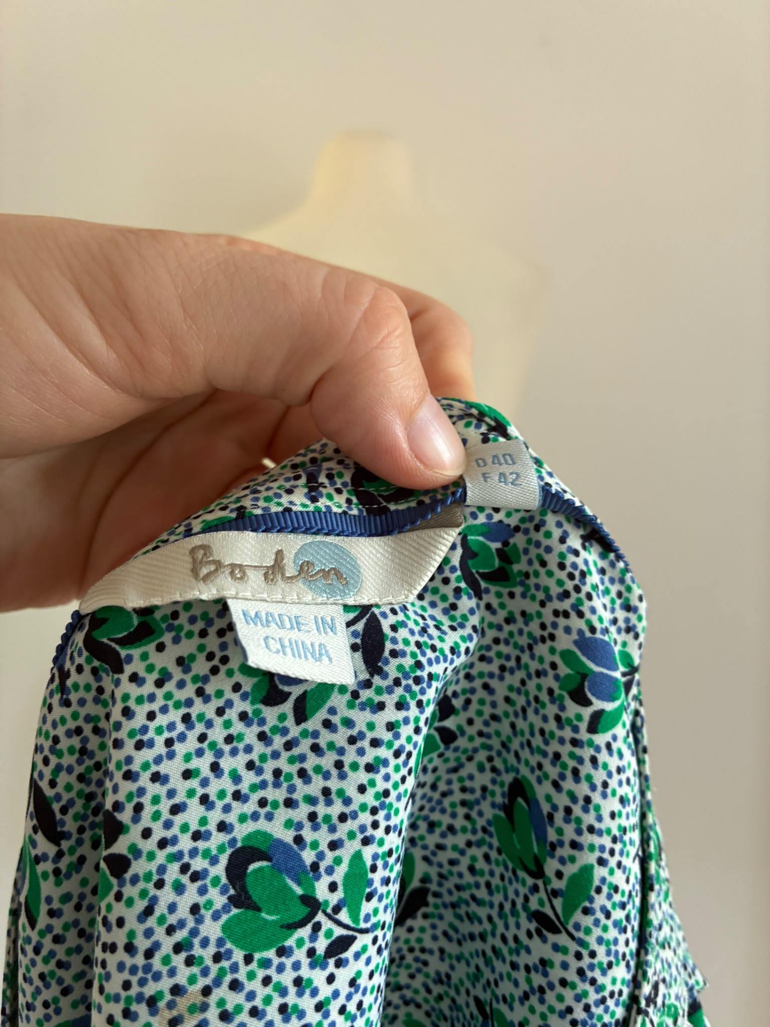Boden Bluse mit Blumenmuster in Grün Größe 40