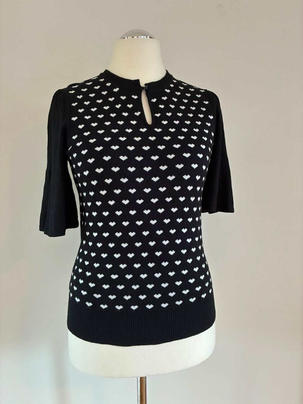 Voodoo Vixen Pullover Größe M 38 in Schwarz-Weiß mit Herzmuster