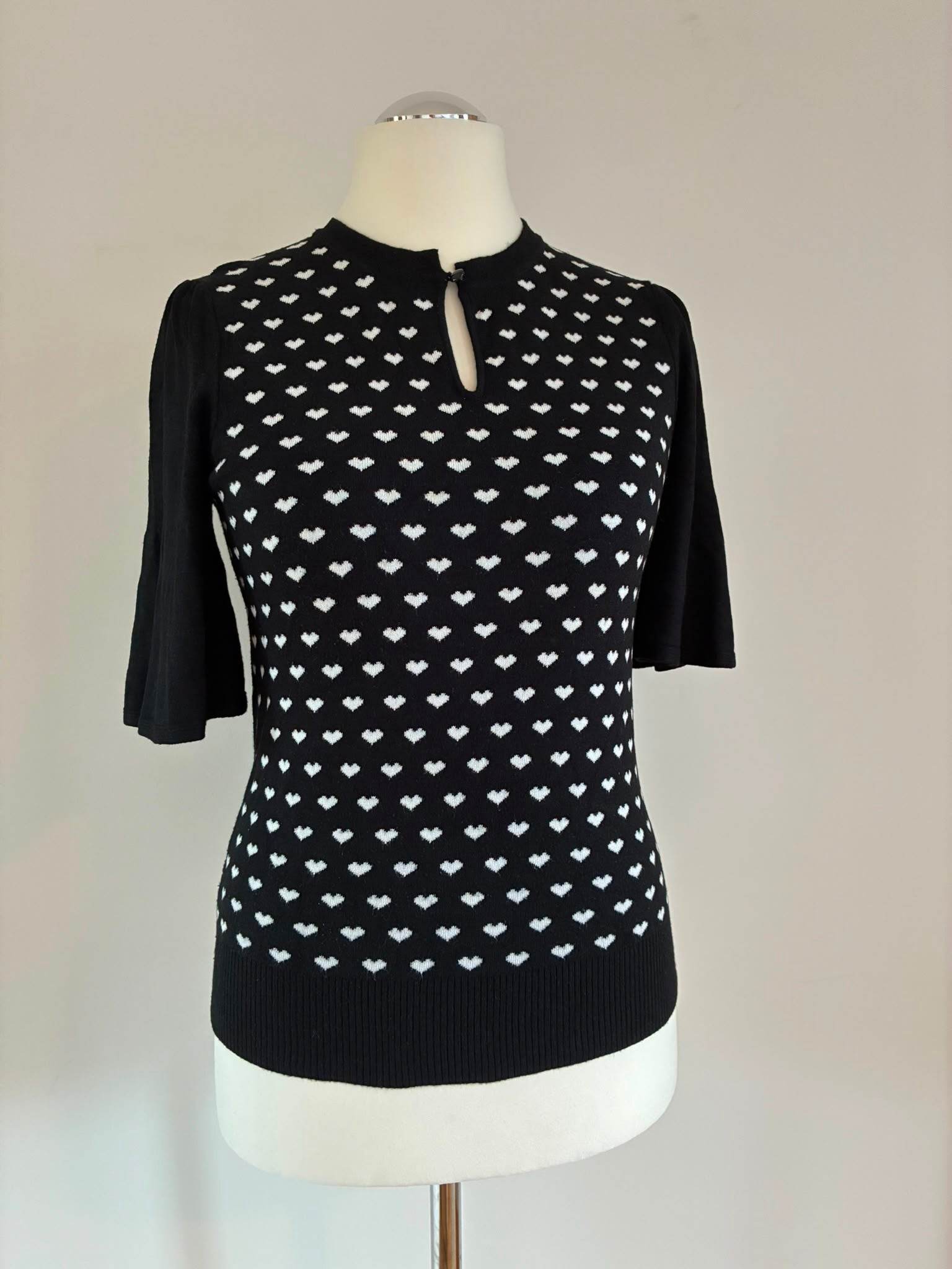 Voodoo Vixen Pullover Größe M 38 in Schwarz-Weiß mit Herzmuster