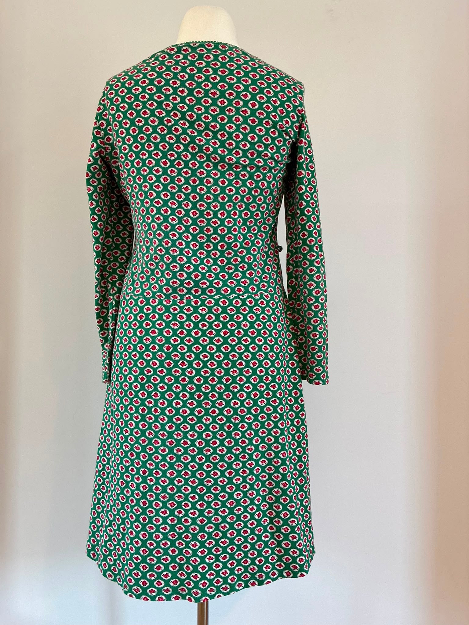 Blutsgeschwister Kleid mit Blumenmuster in Grün Größe 2XL