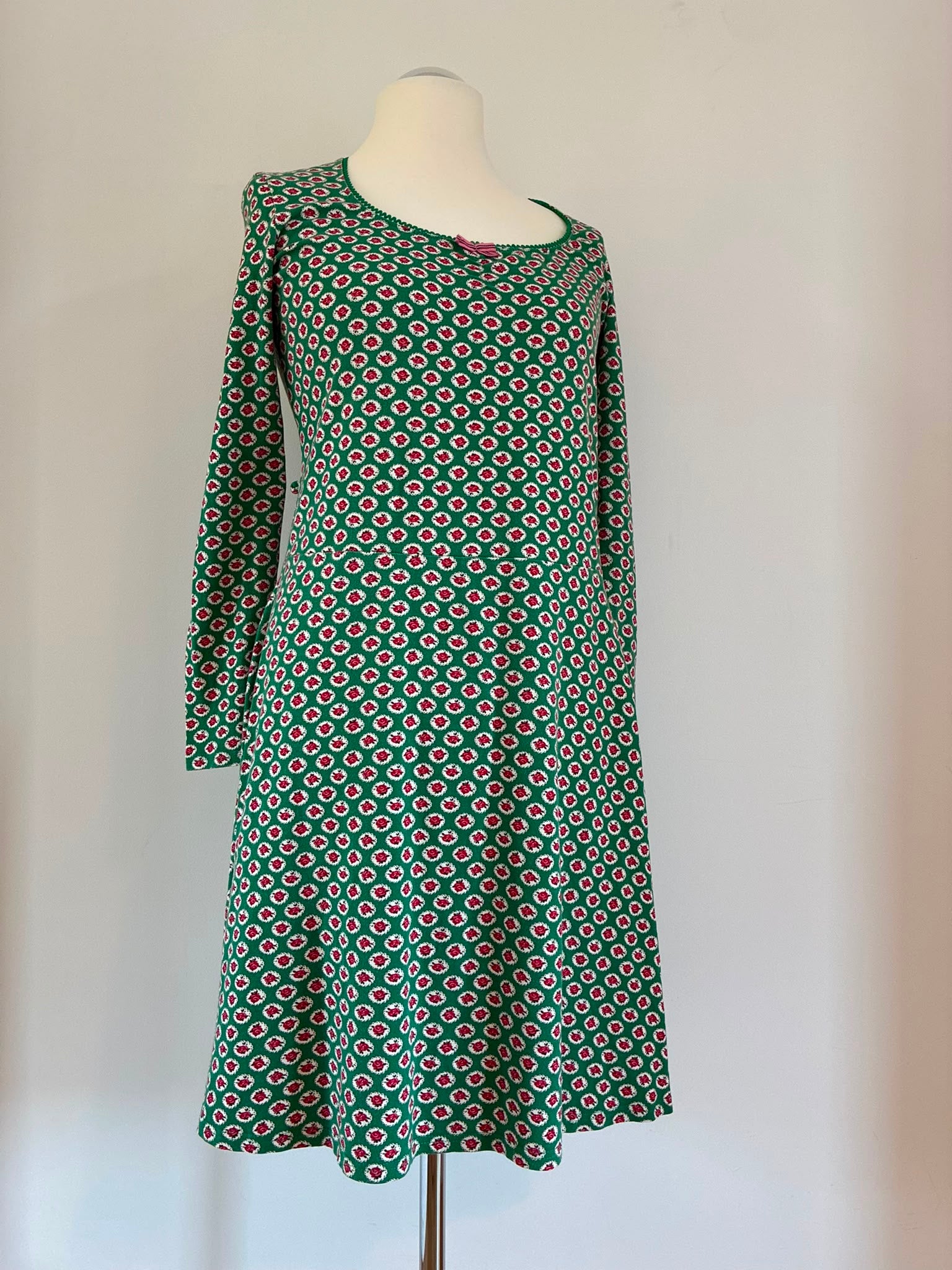 Blutsgeschwister Kleid mit Blumenmuster in Grün Größe 2XL