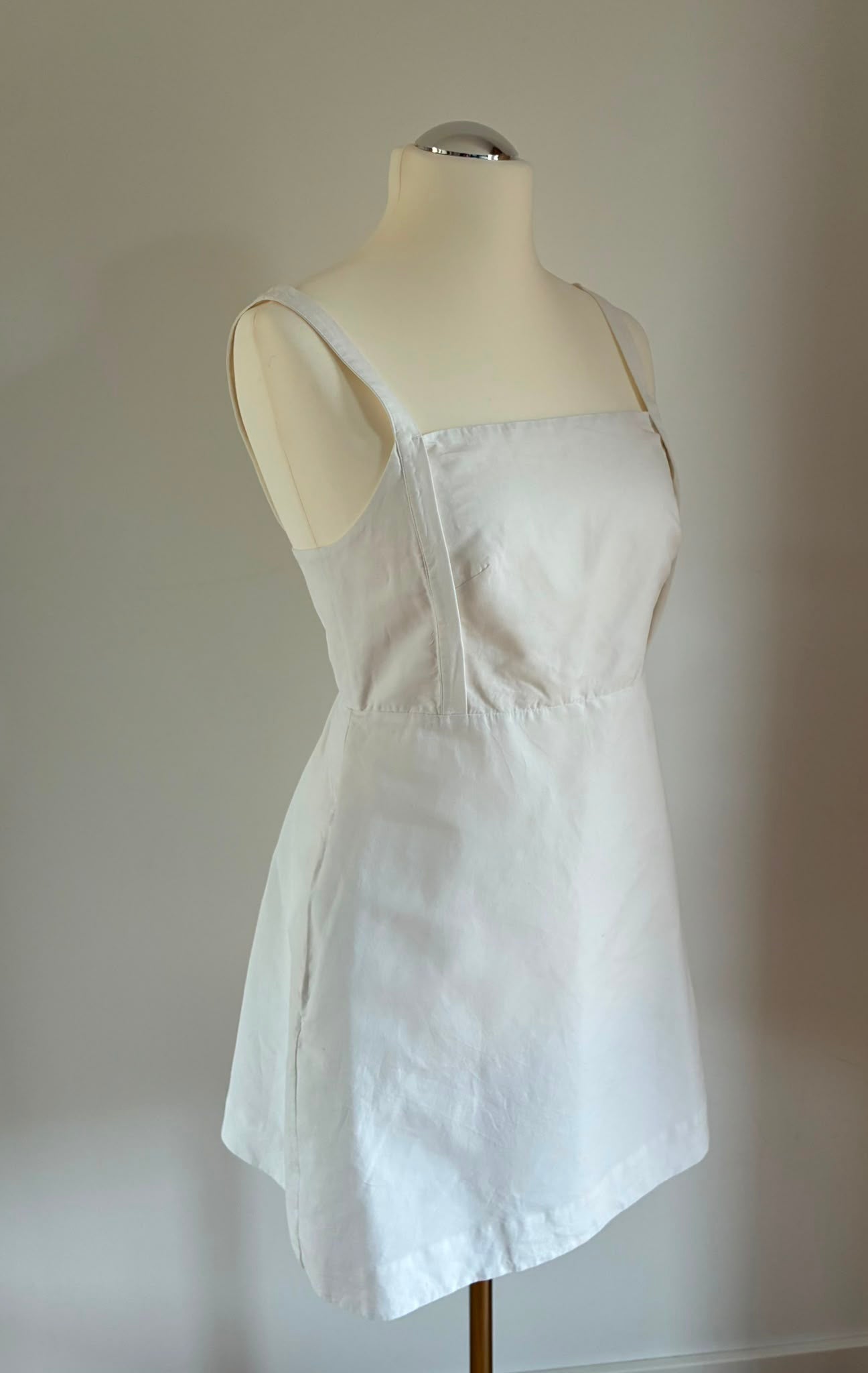 COS Leinenkleid in Weiß, Seitenansicht