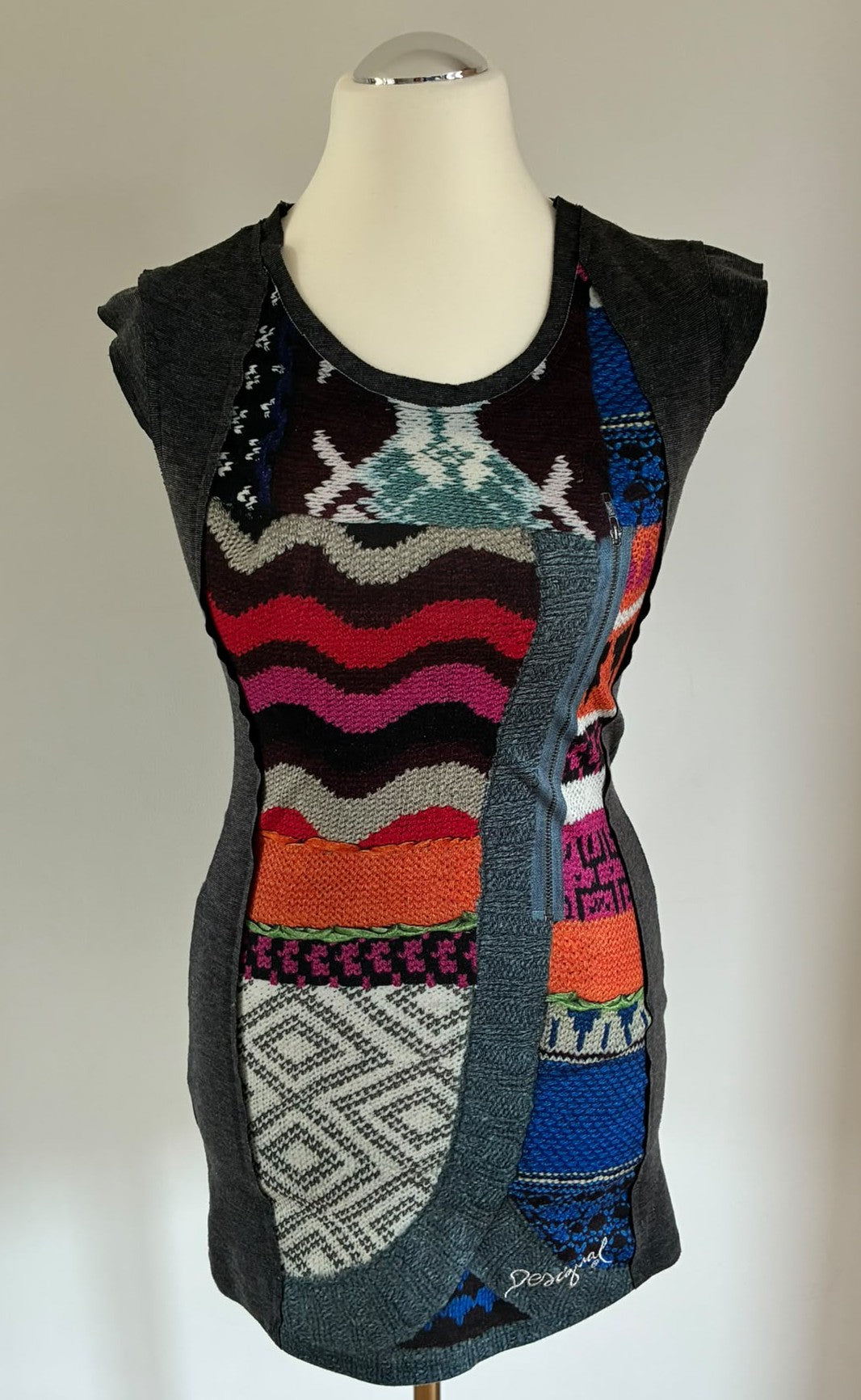 Außergewöhnliches Desigual Kleid mit Muster-Mix