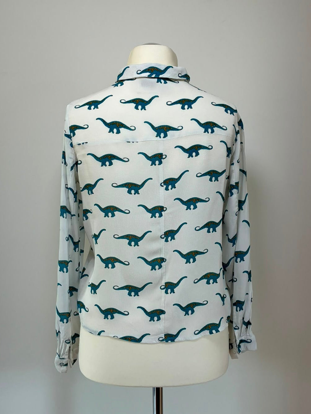 Sugarhill Brighton Bluse mit Dino-Muster, Rückansicht