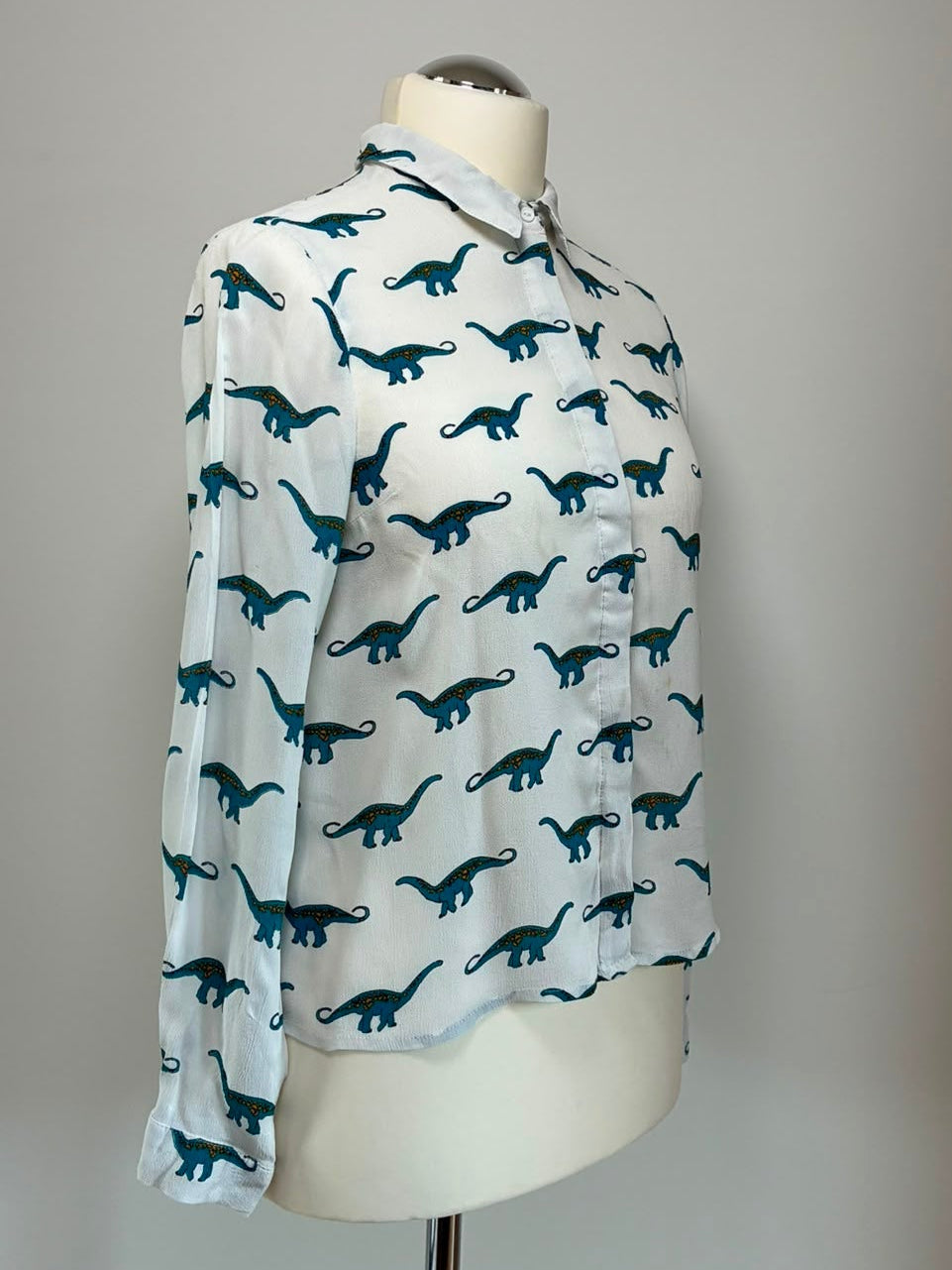 Sugarhill Brighton Bluse mit Dino-Muster, Seitenansicht