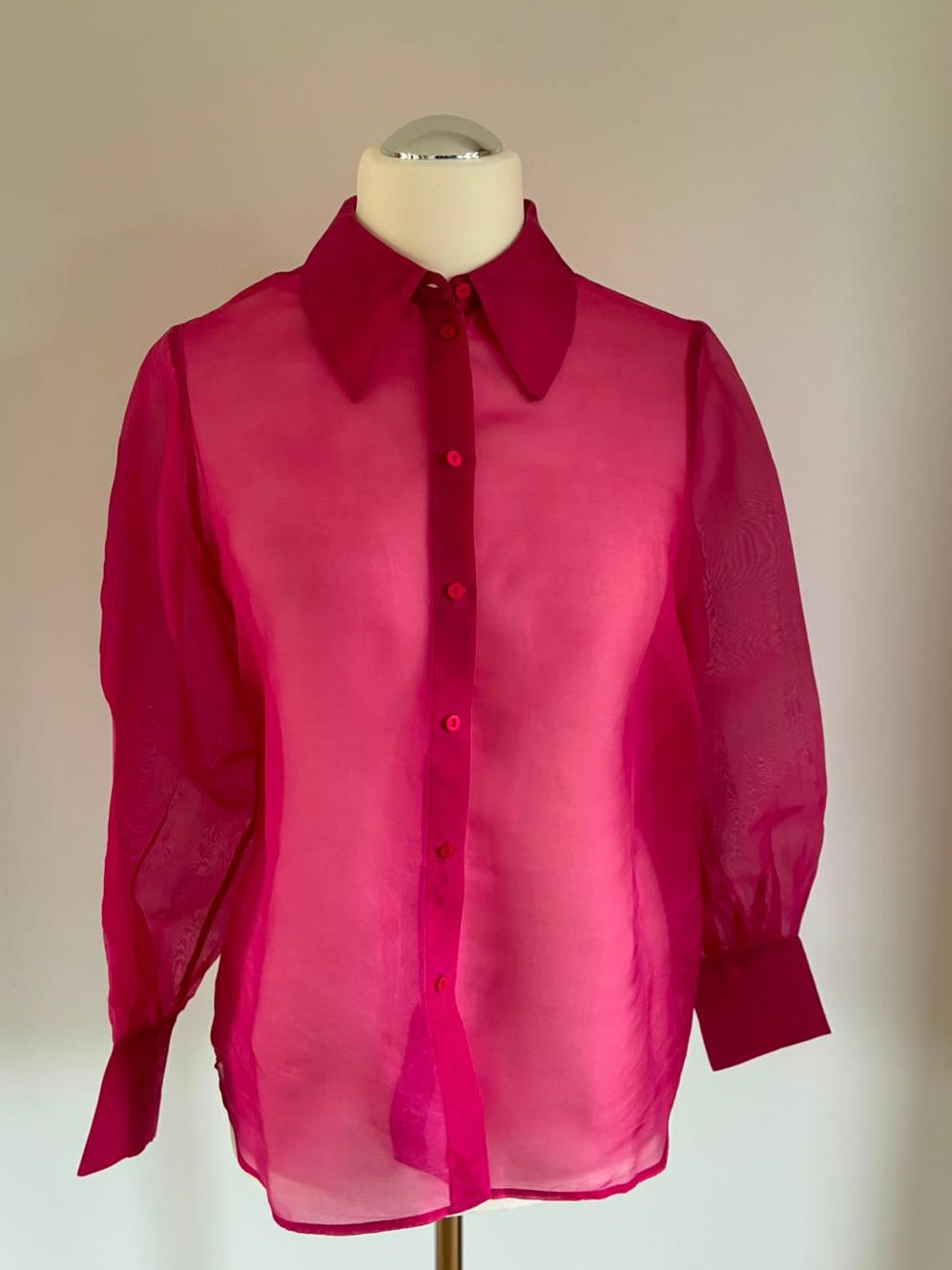 Hallhuber Bluse in Fuchsia mit Statementkragen, Vorderansicht
