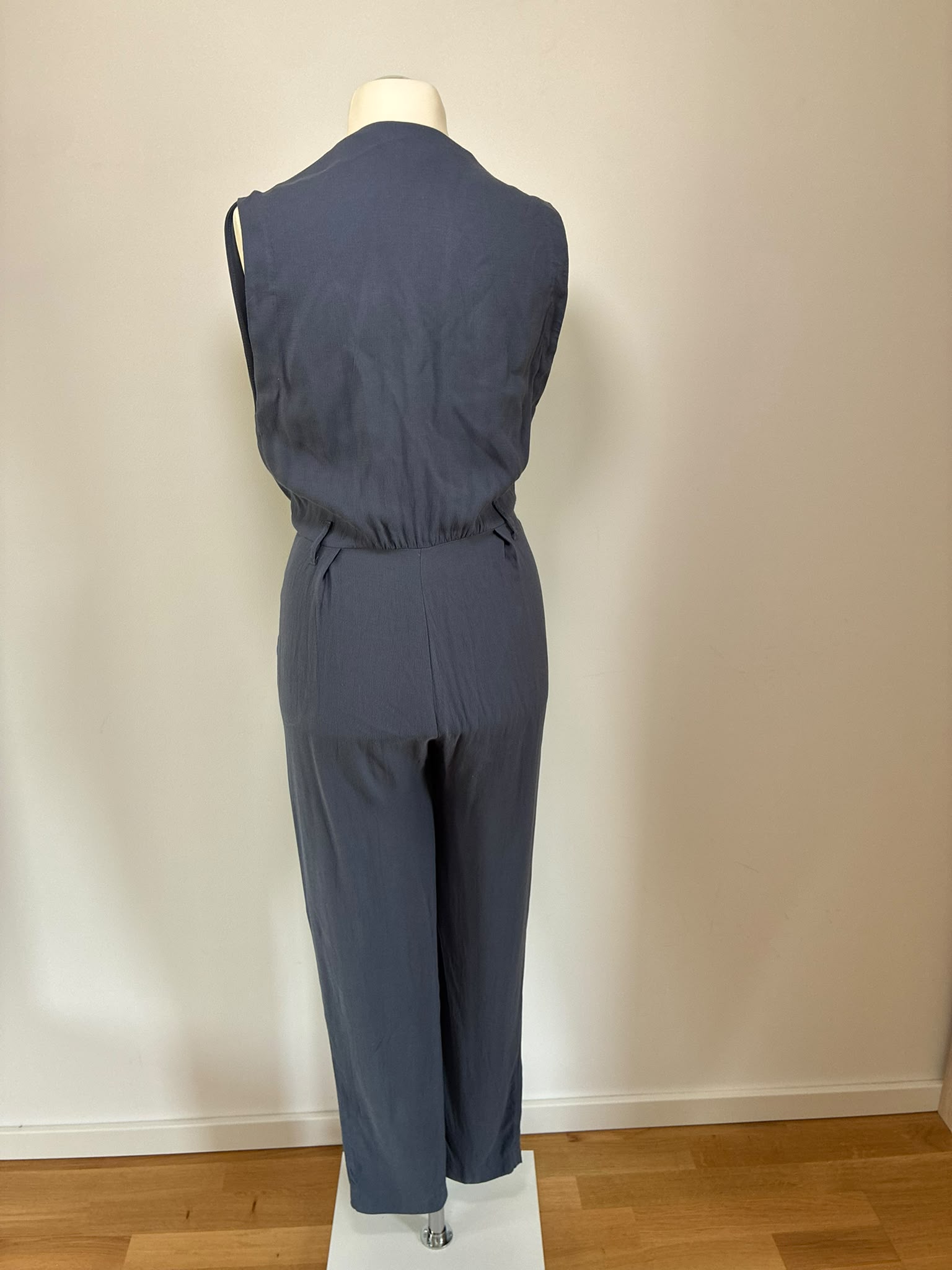 Hoss Intropia Jumpsuit in Rauchblau, Rückansicht