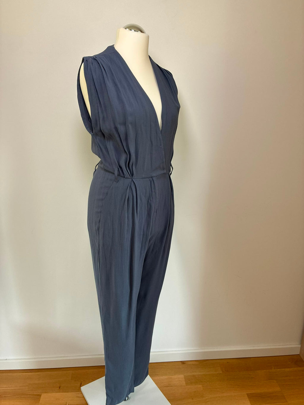 Hoss Intropia Jumpsuit in Rauchblau, Seitenansicht