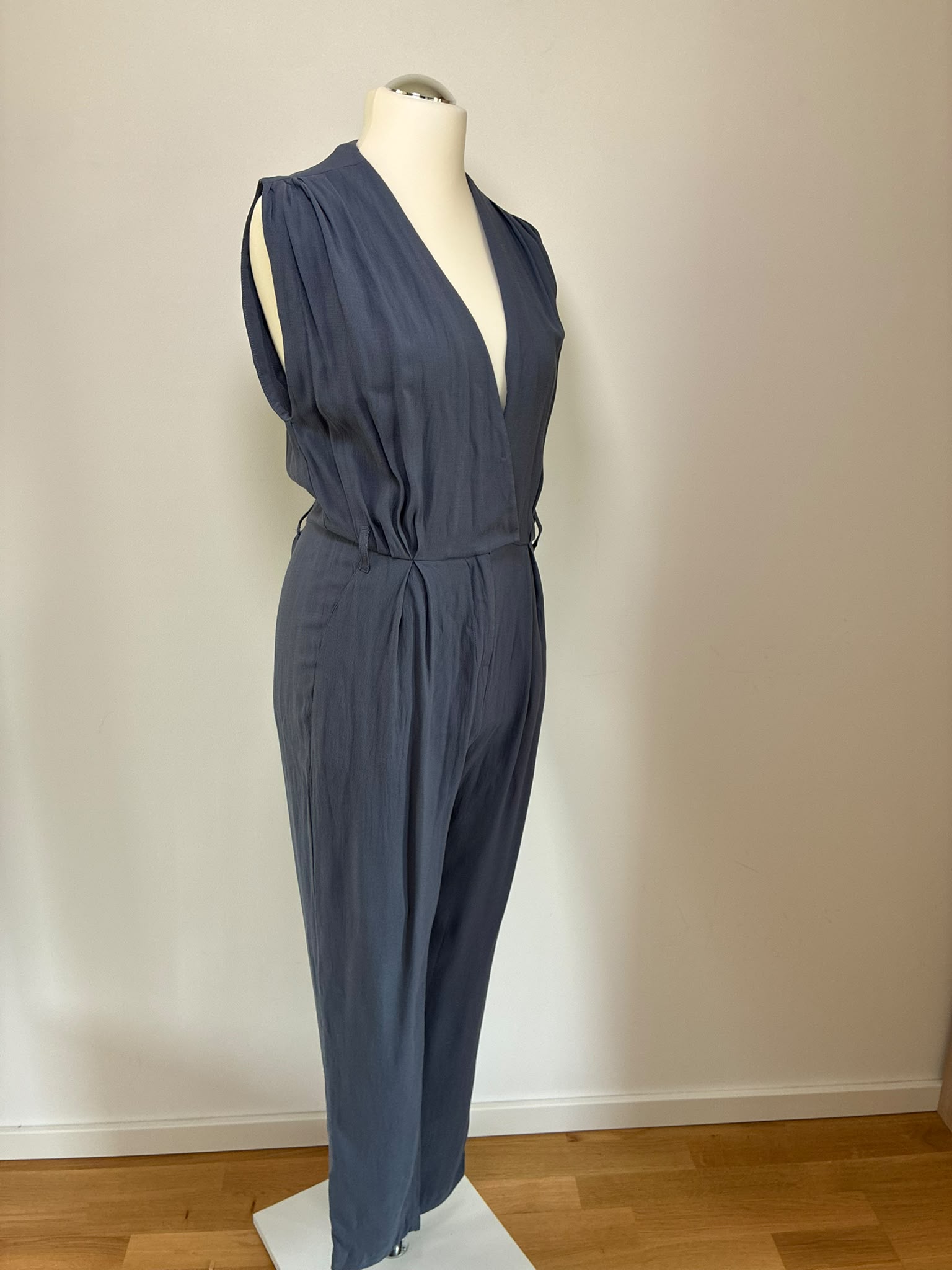 Hoss Intropia Jumpsuit in Rauchblau, Seitenansicht