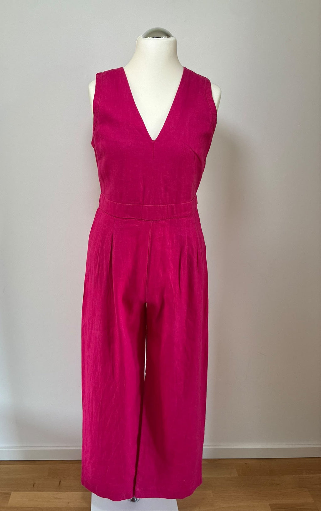 MNG Jumpsuit in Pink mit V-Ausschnitt, Vorderansicht