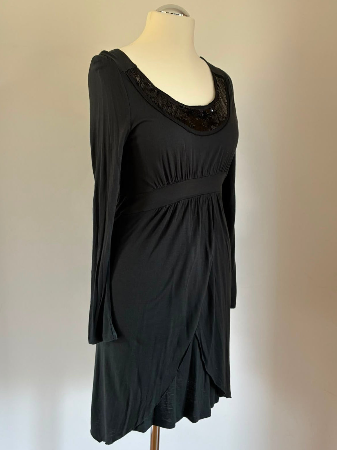 Noa Noa Kleid in Schwarz, Seitenansicht