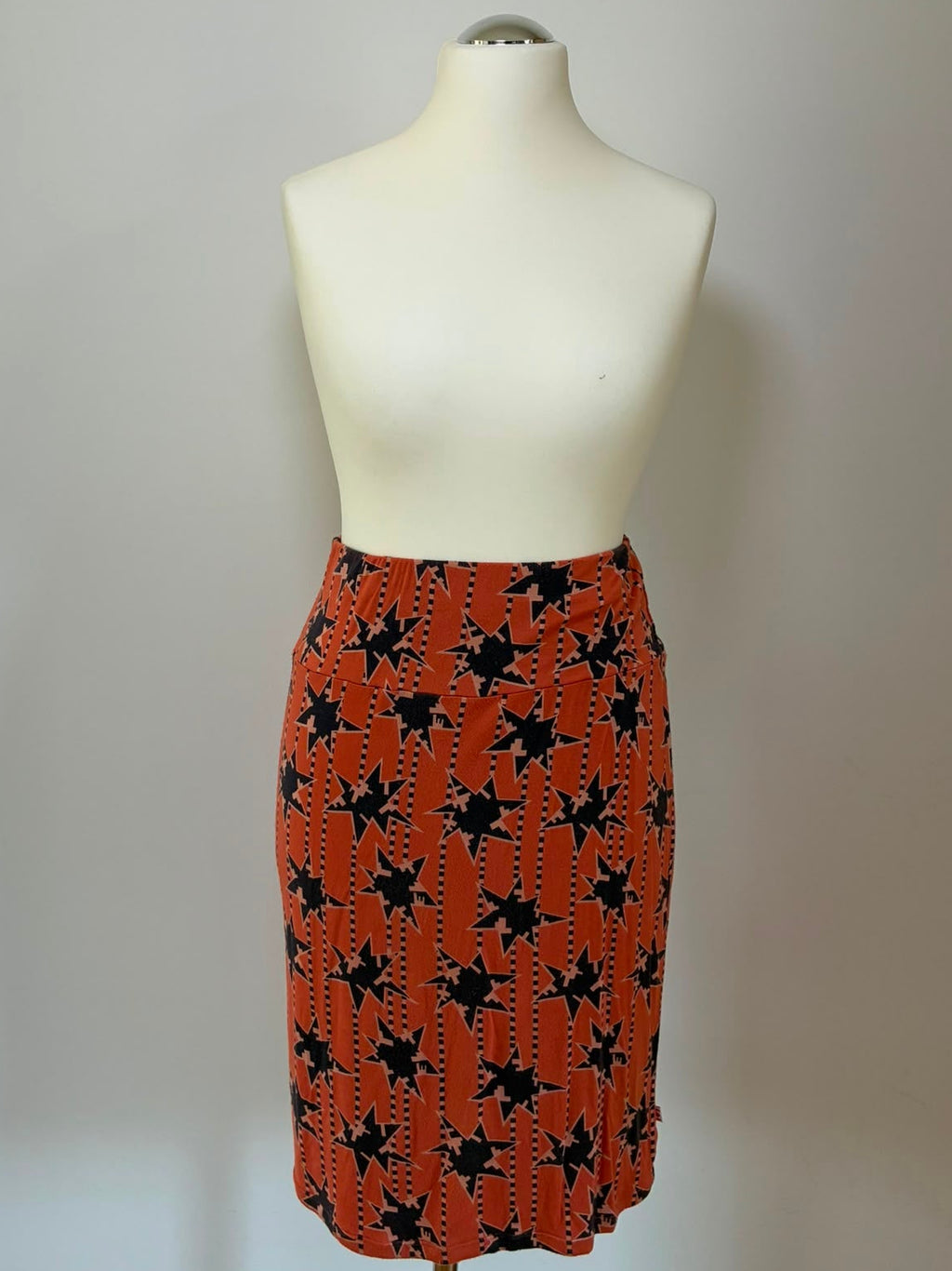 Blutsgeschwister Jerseyrock mit Sternenprint in Orange-Schwarz, Vorderansicht