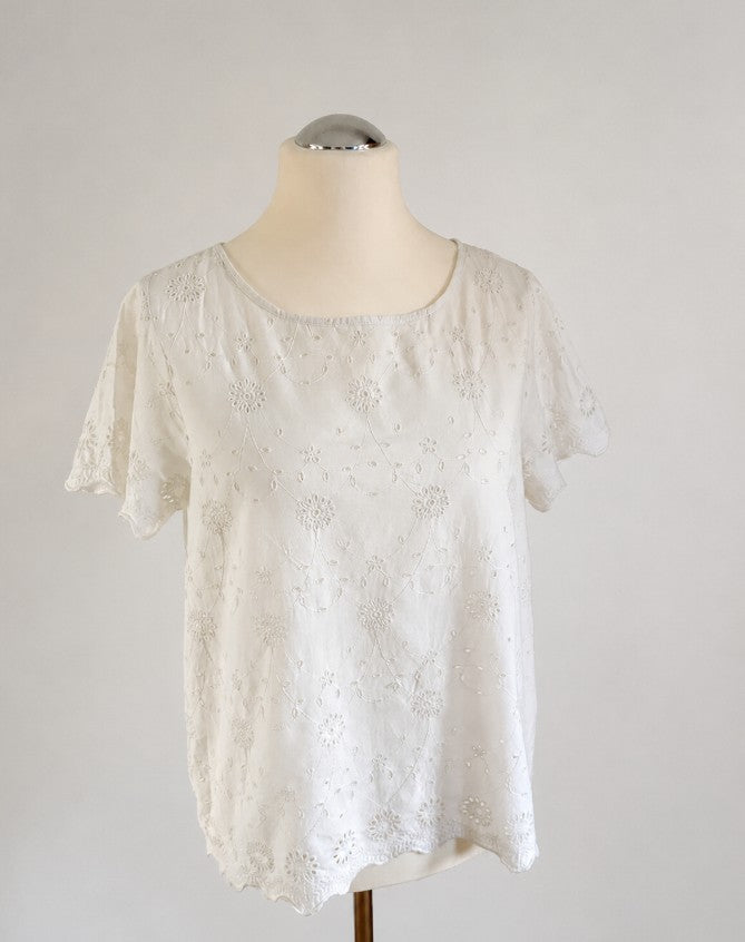 Soaked in Luxury Sommerbluse in Creme mit Lochstickerei, Vorderansicht